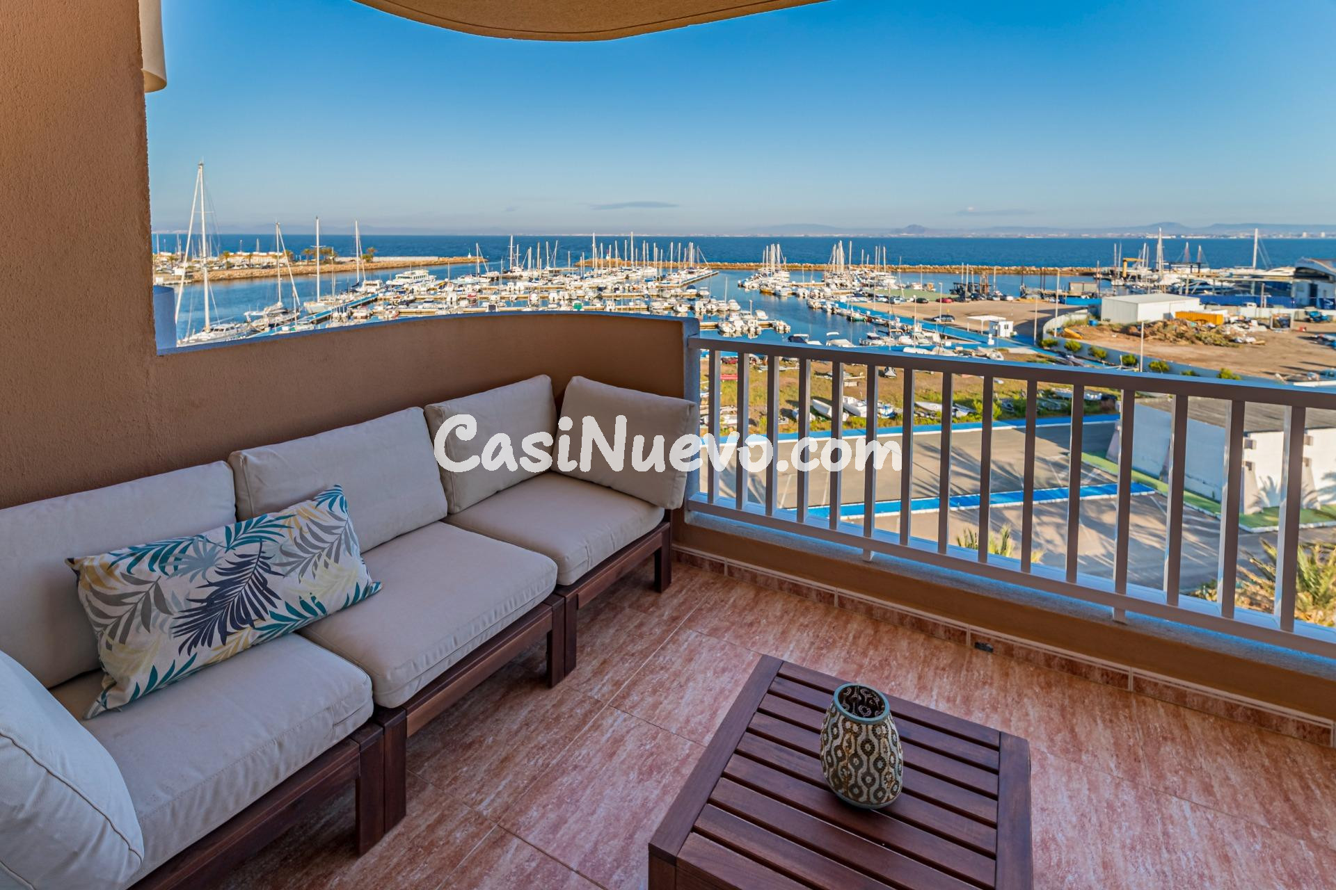 Amplio piso de tres dormitorios a estrenar en Los Miradores del Puerto de La Manga.