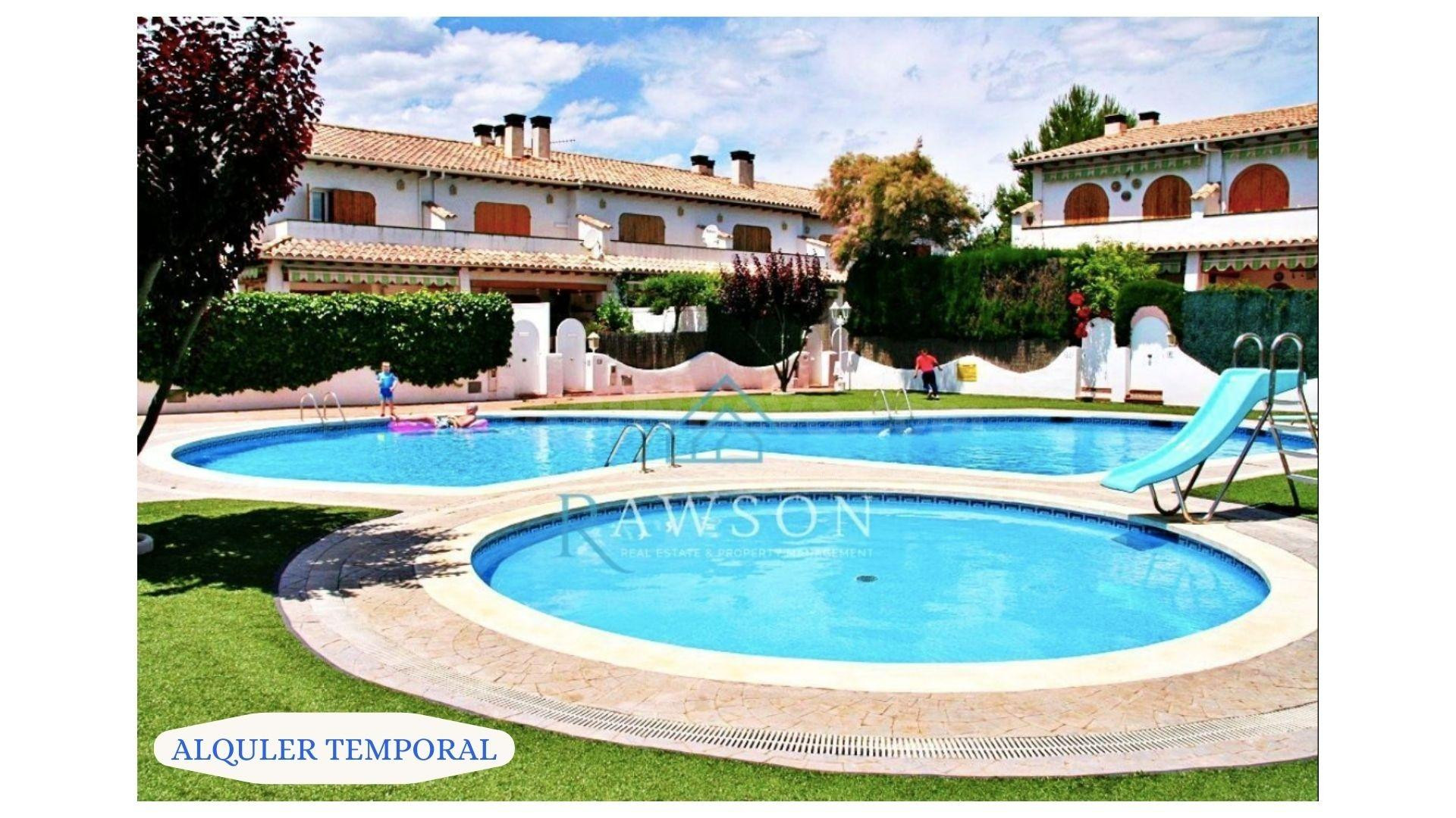 Casa adosada de alquiler temporal con parking, terraza y pis - foto 5