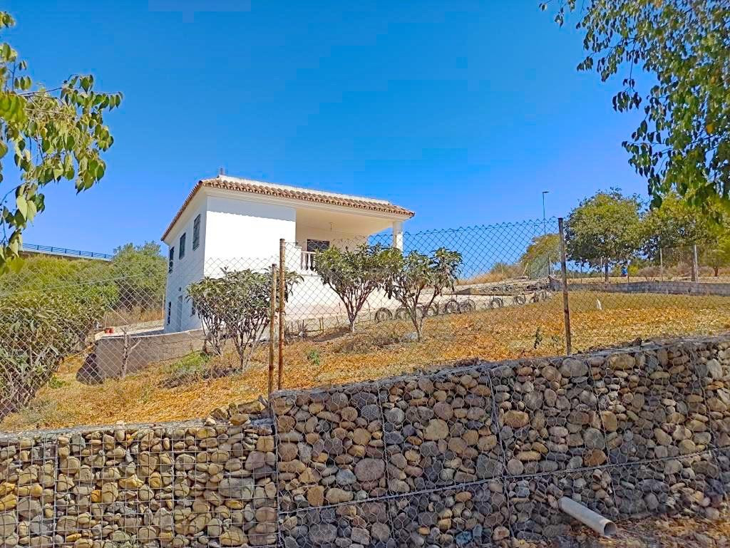 Finca Rústica con muchos metros de casa! - foto 2