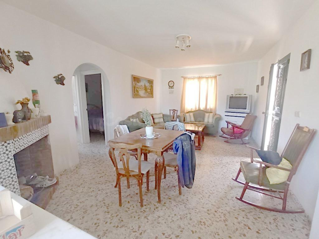 Finca Rústica con muchos metros de casa! - foto 5