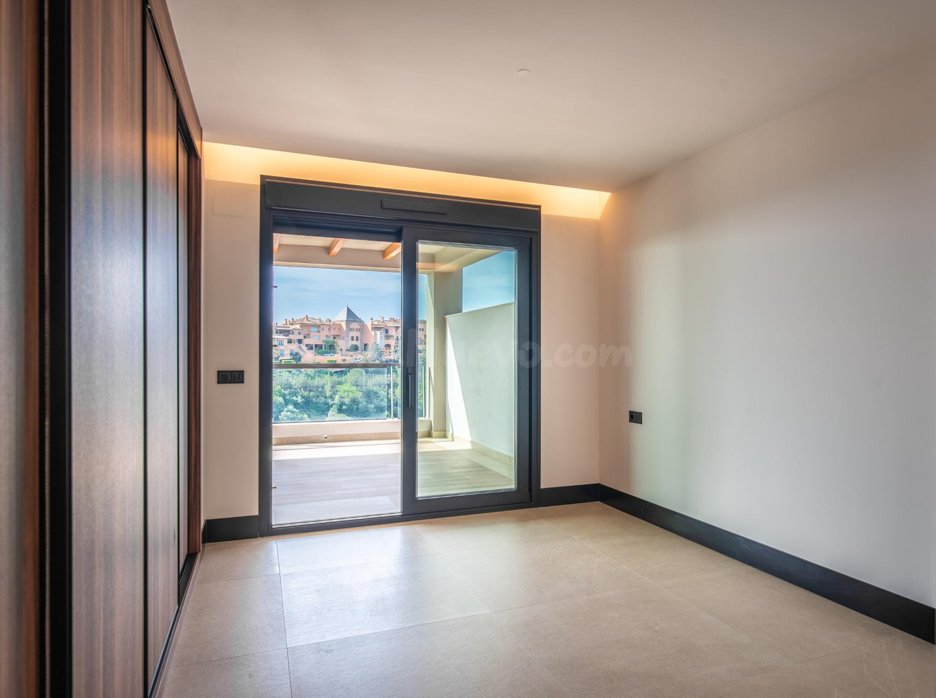 nuevo y lujoso apartamento en planta baja elevada de 2 dormi - foto 4