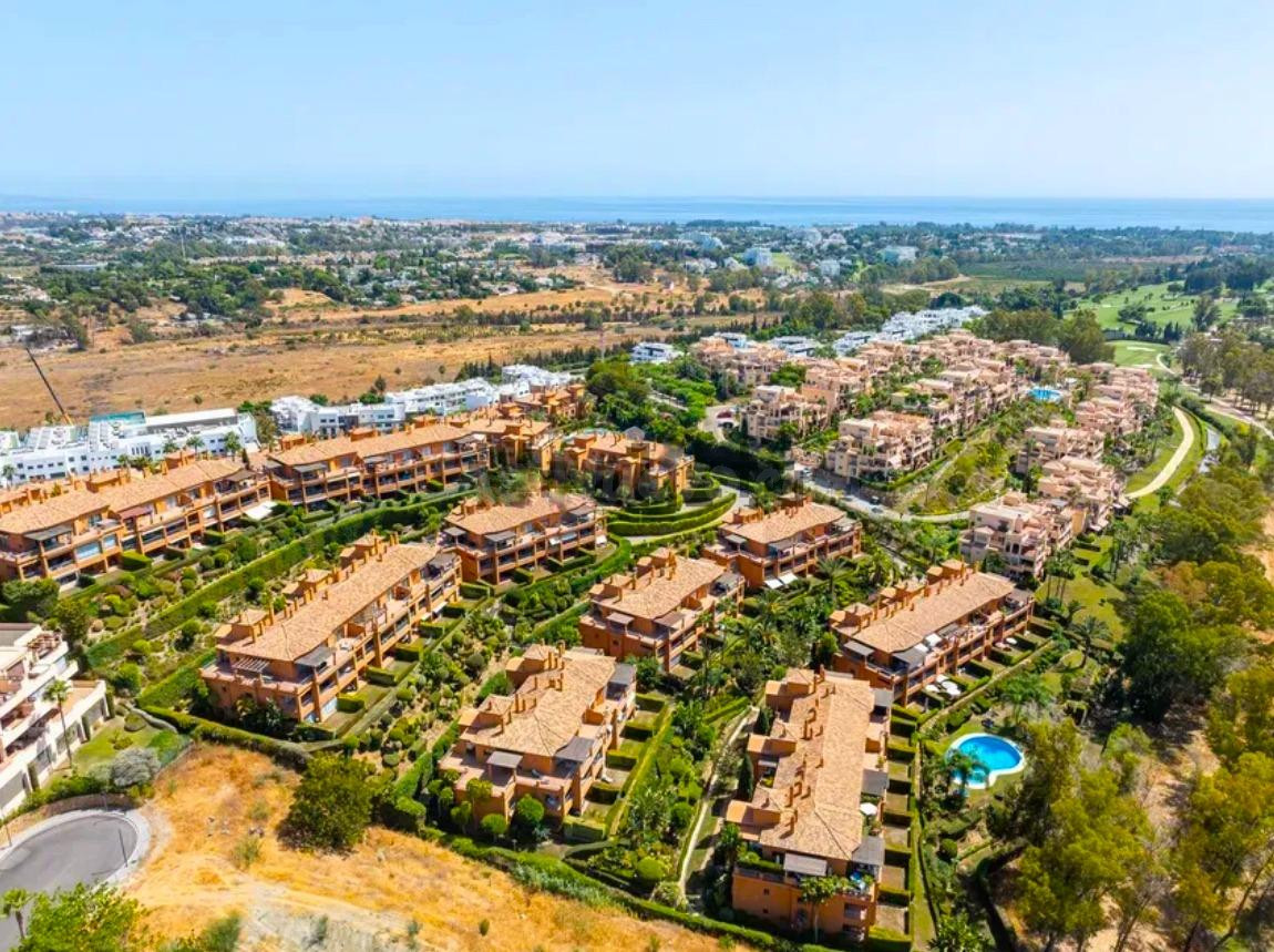 Magnifico apartamento entre Estepona y Marbella, urbanizació - foto 3
