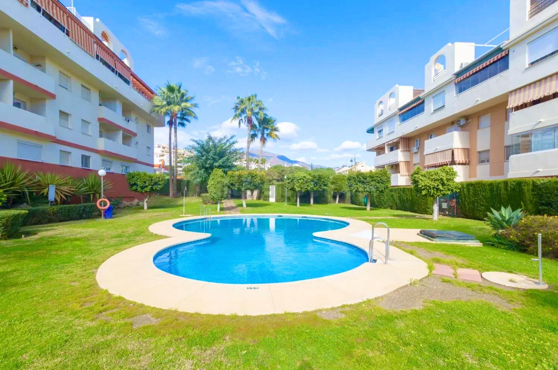 Encantadora Vivienda Reformada en el Corazón de Estepona - foto 3