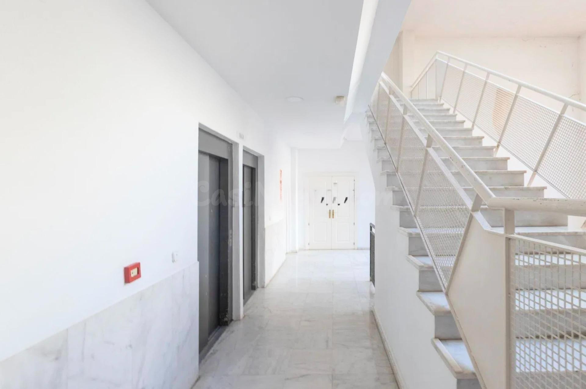 Encantadora Vivienda Reformada en el Corazón de Estepona - foto 4