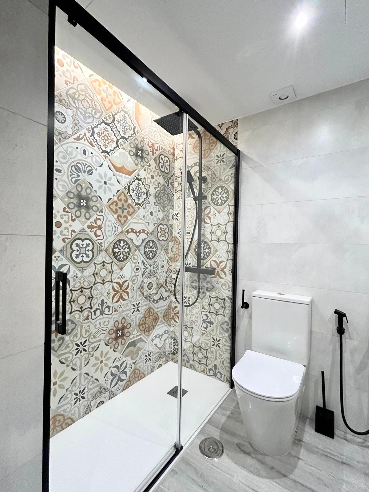 Encantadora Vivienda Reformada en el Corazón de Estepona - foto 5