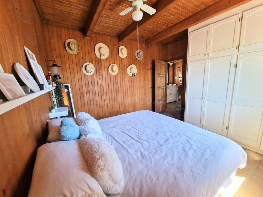 Encantadora Casa de Madera - Un Refugio Rústico con Todas las Comodidades Modernas - foto 3