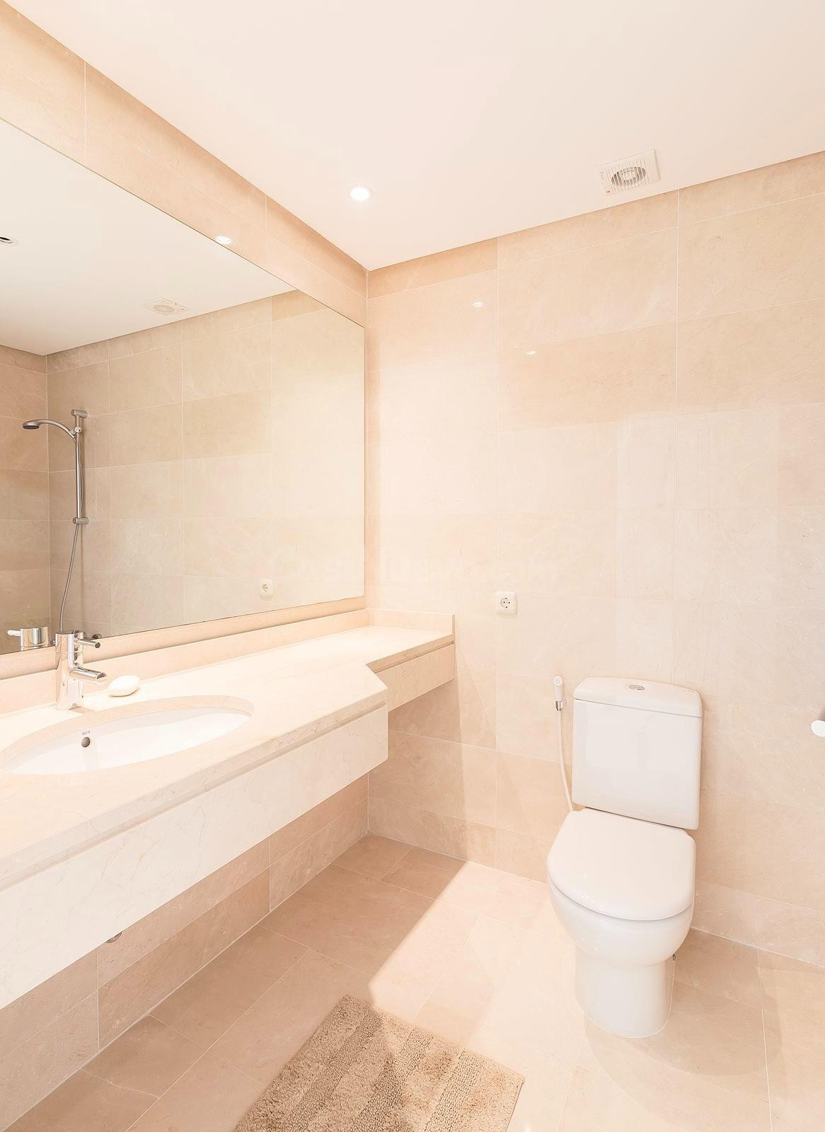 EXCLUSIVO APARTAMENTO EN PLANTA BAJA EN ALCÁZABA LAGOON – CASARES - foto 2