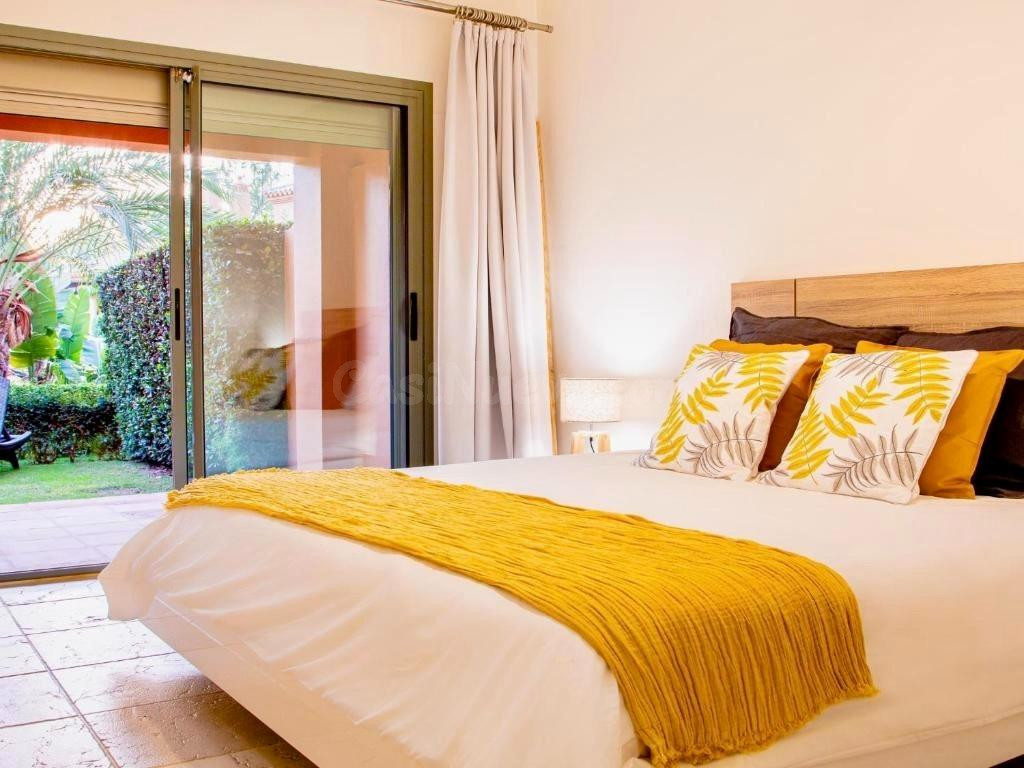 Elegante Apartamento en Planta Baja con Jardín Privado en la - foto 5