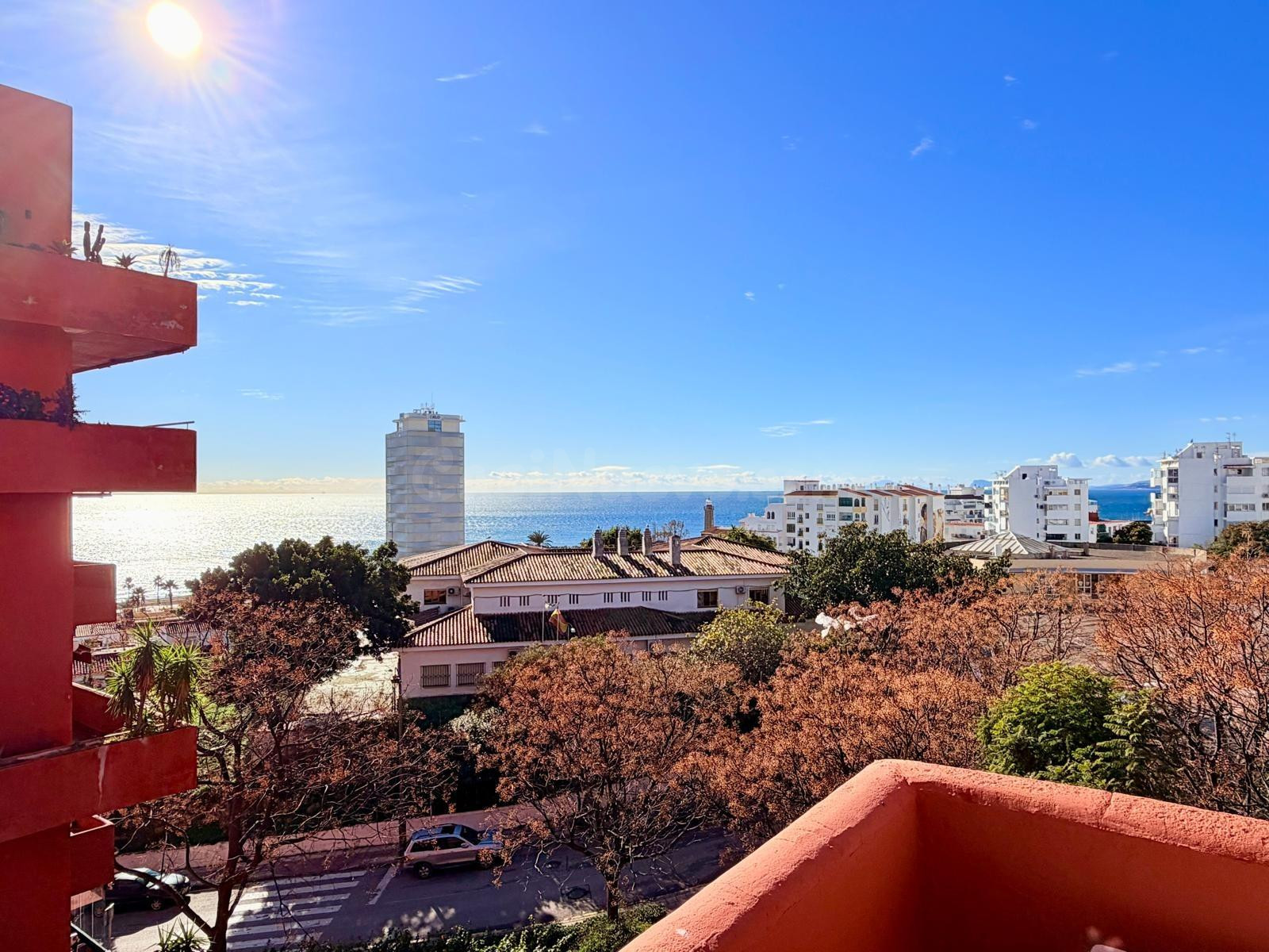 Elegante Piso Reformado con Terraza y Vistas Abiertas en Bal