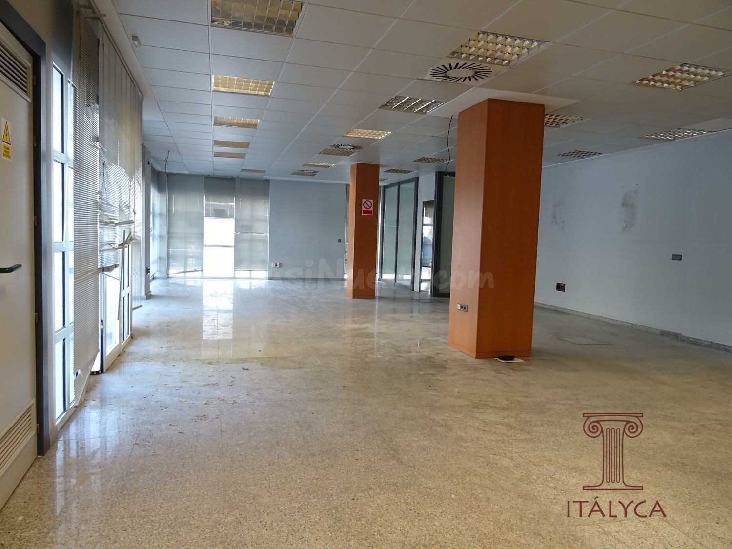 Amplio Local Comercial en Esquina con Excelente Visibilidad - foto 5