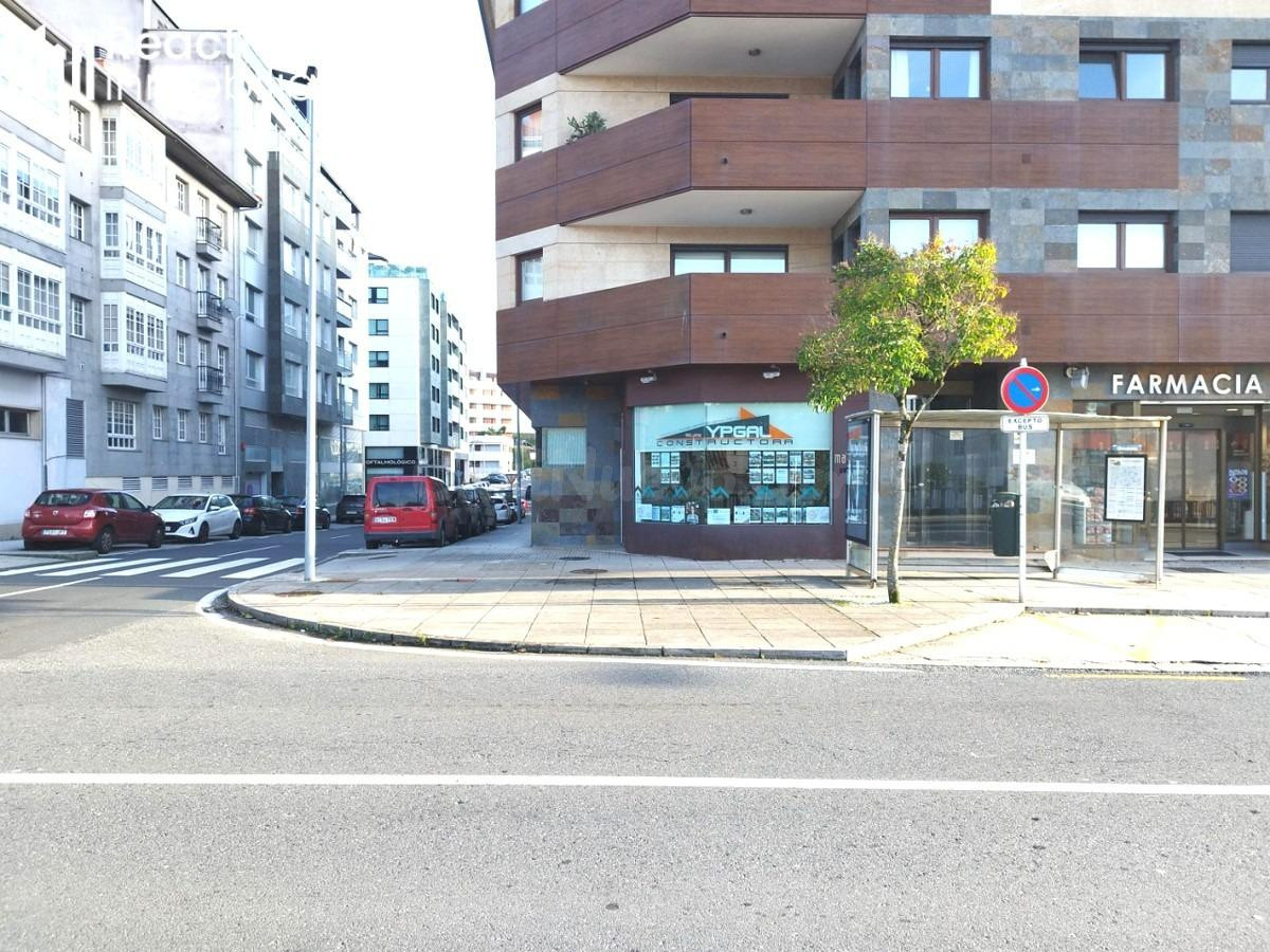 Local de oficinas, con almacenes y sala de reuniones, en San