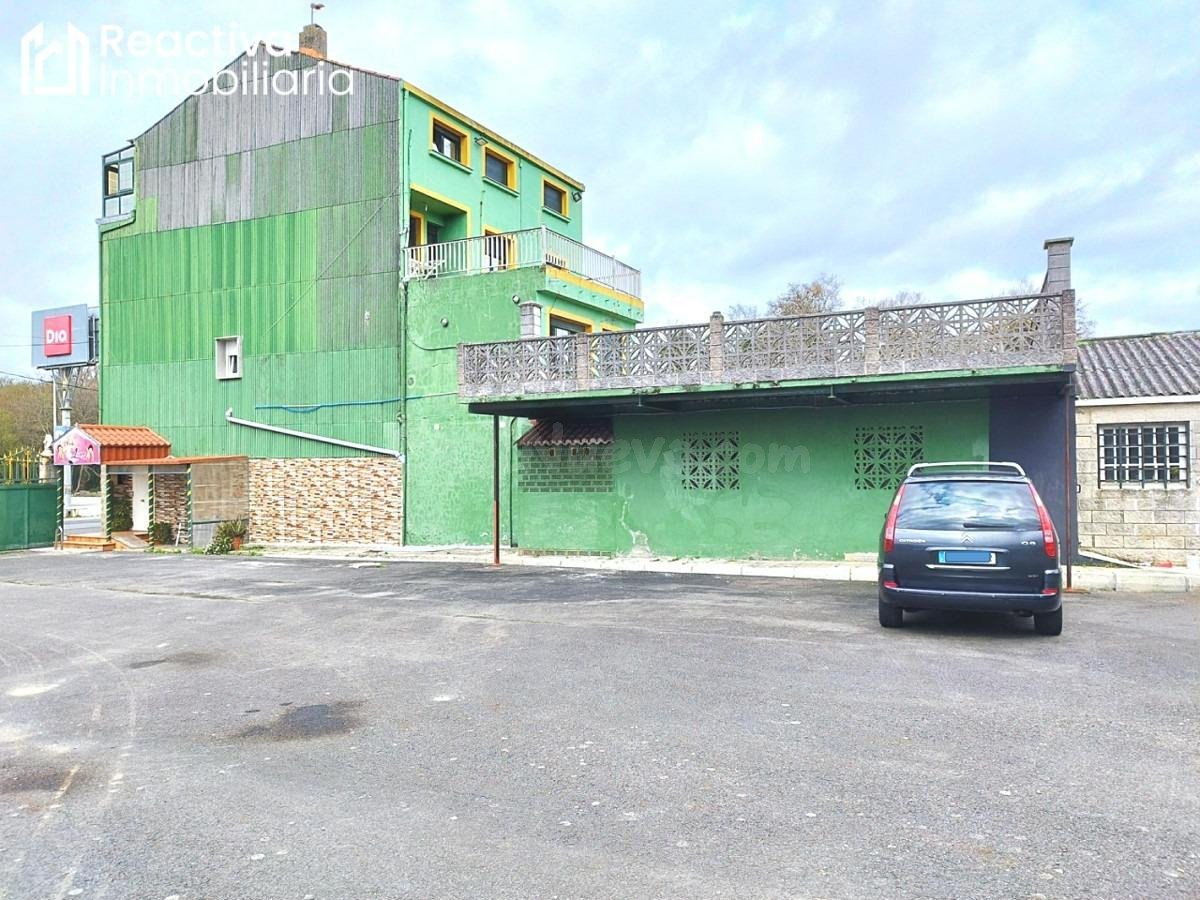 Casa de 4 plantas + sótano, con zona de parking de 500 m2 - foto 2