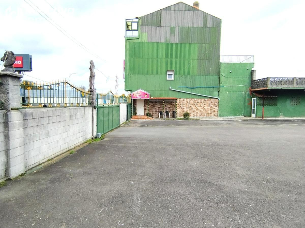Casa de 4 plantas + sótano, con zona de parking de 500 m2 - foto 4
