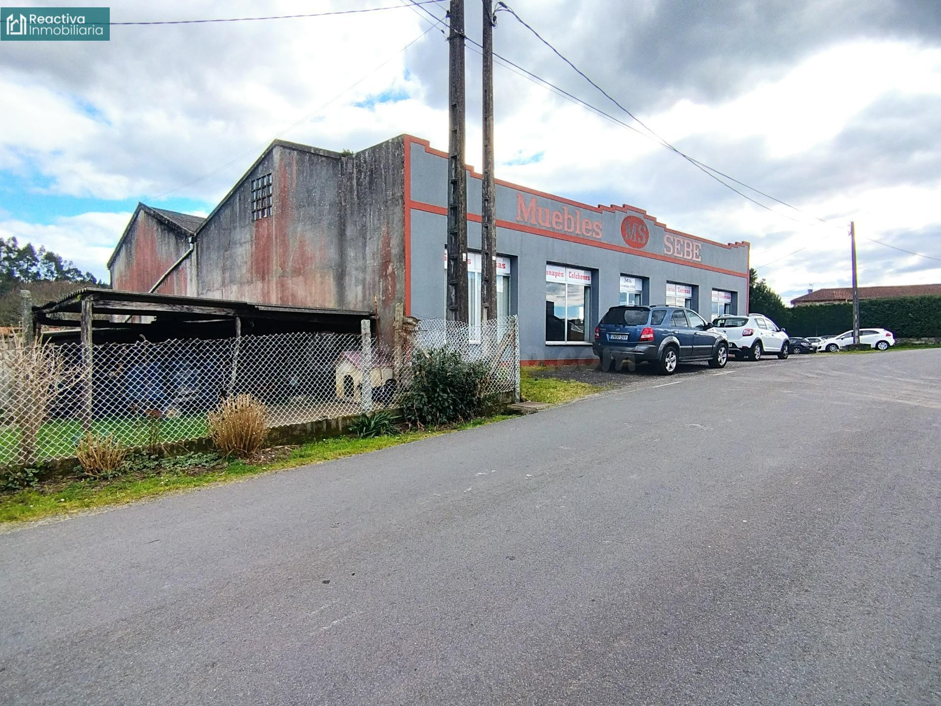 Nave industrial en Bugallido, Ames, con finca. - foto 2