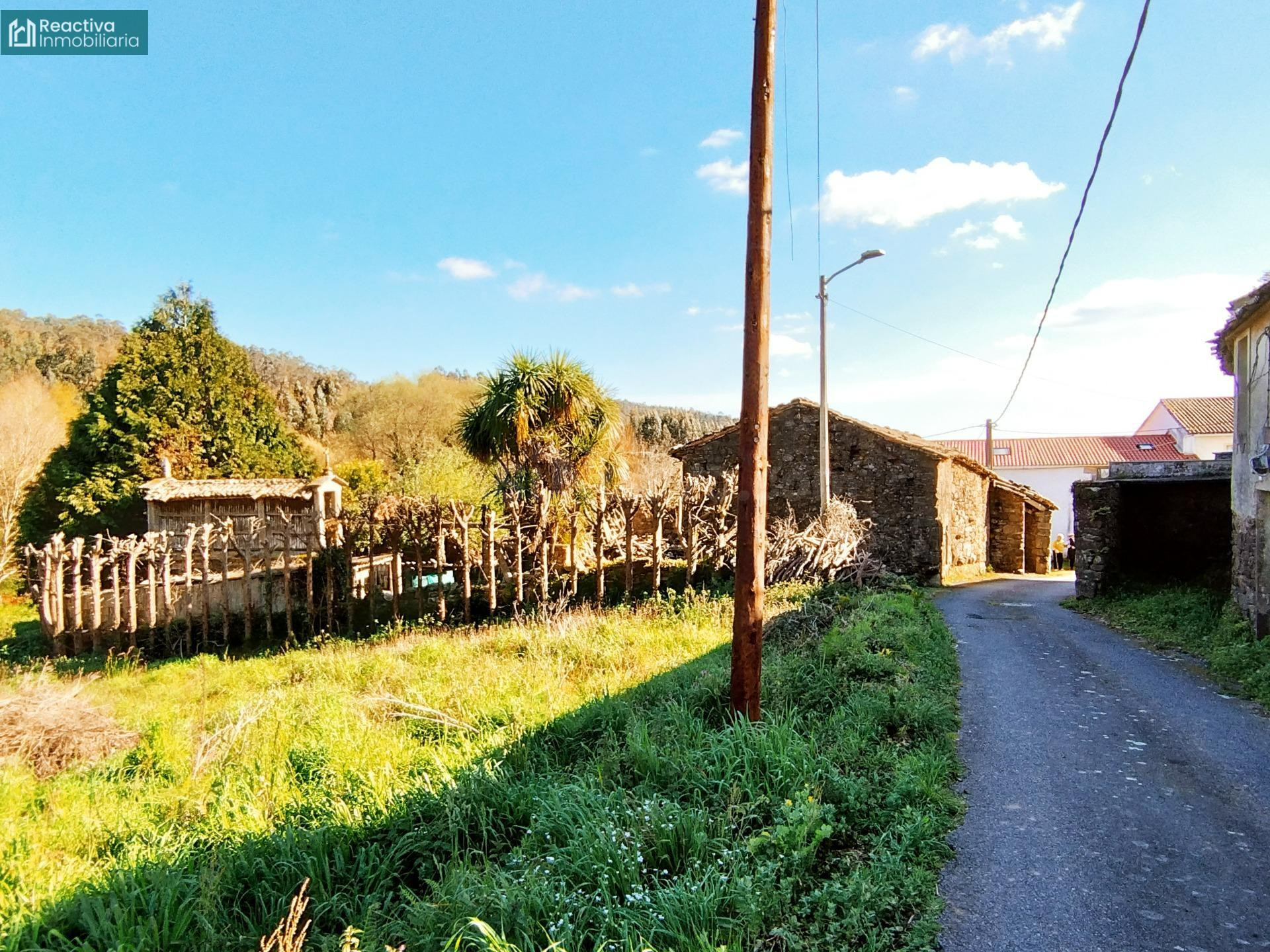 CASA DE PIEDRA en Santiago, para REHABILITAR, con finca de 2.000 m2 - foto 2
