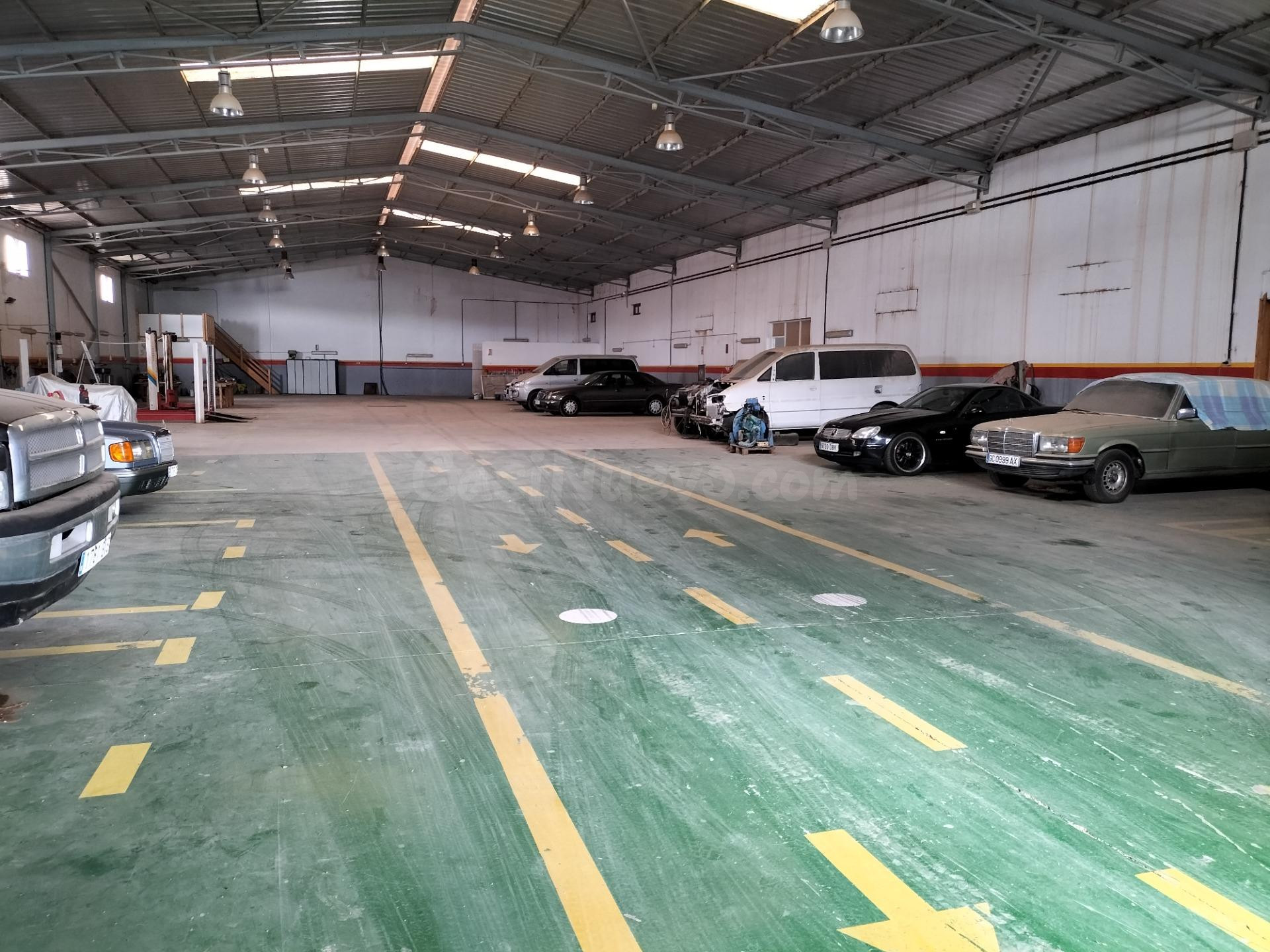 Nave Industrial con Local Comercial en Parcela de 12.000 m2  - foto 5