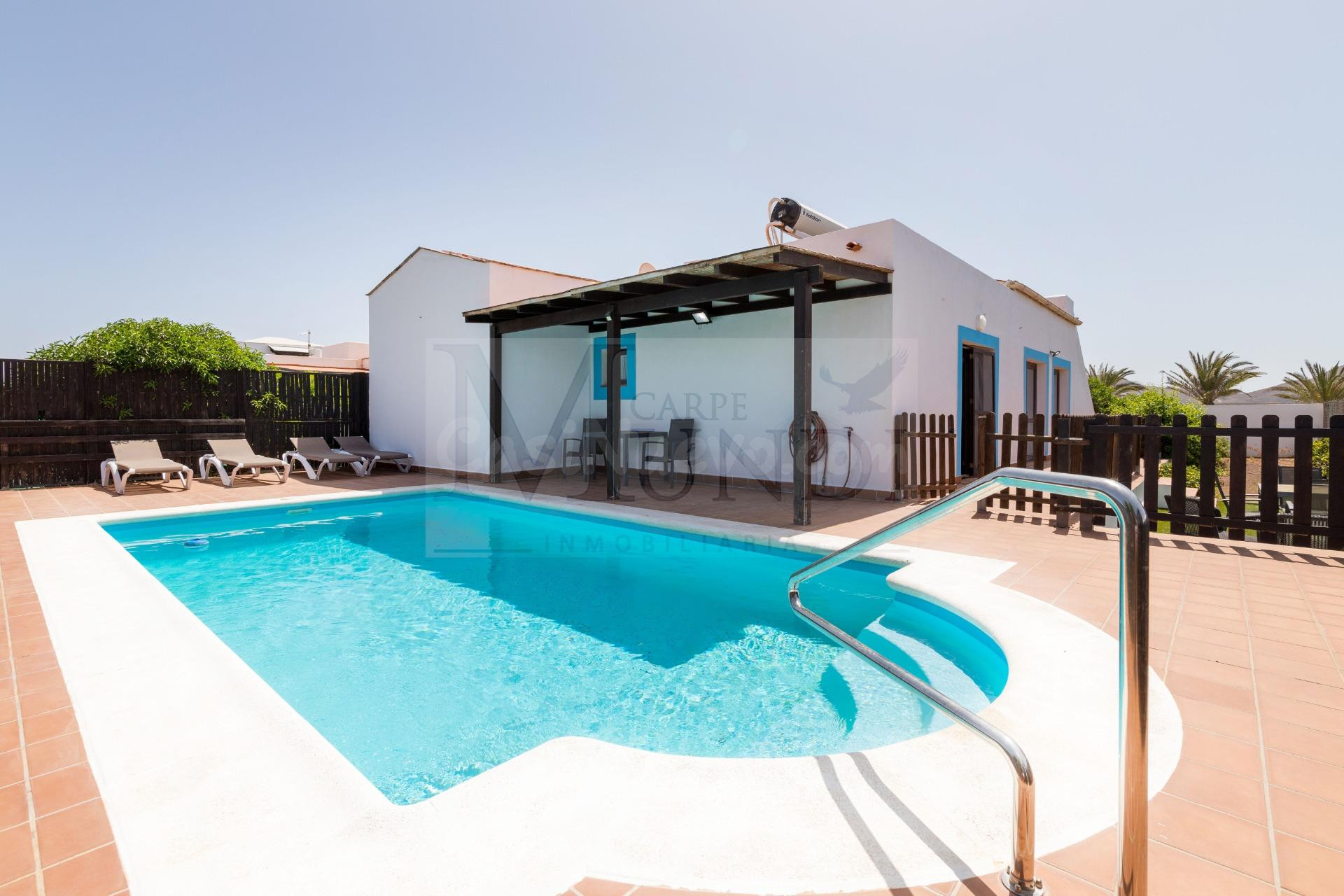 CHALET CON PISCINA PRIVADA EN VILLAVERDE – AMPLIA PARCELA Y 