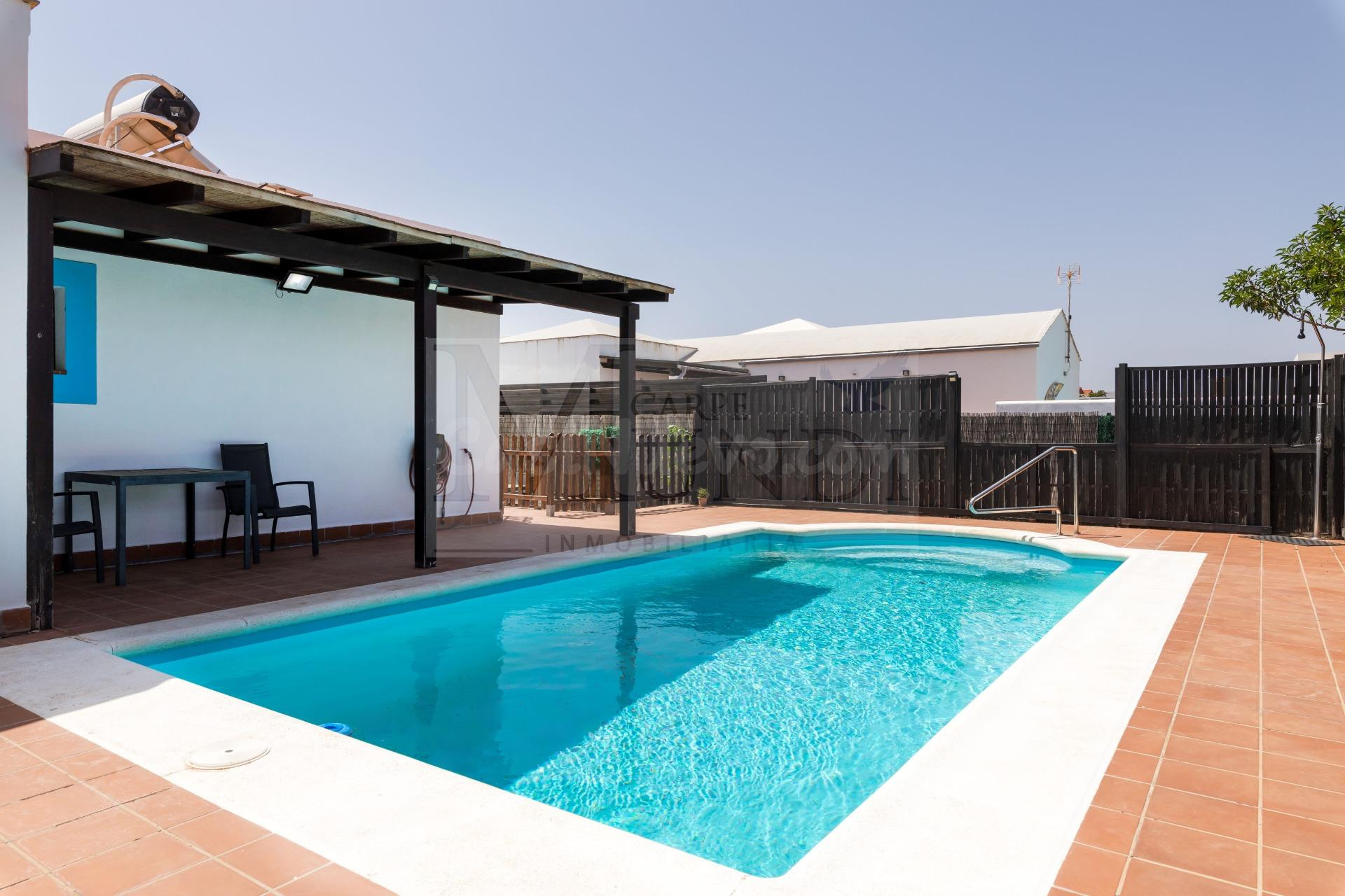 CHALET CON PISCINA PRIVADA EN VILLAVERDE – AMPLIA PARCELA Y  - foto 2