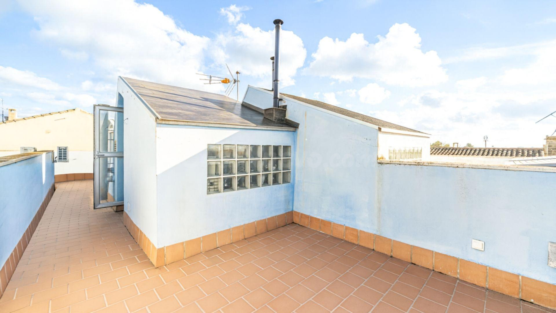 CHALET ADOSADO CON PATIO, SOLÁRIUM PRIVADO, PARKING Y SÓTANO