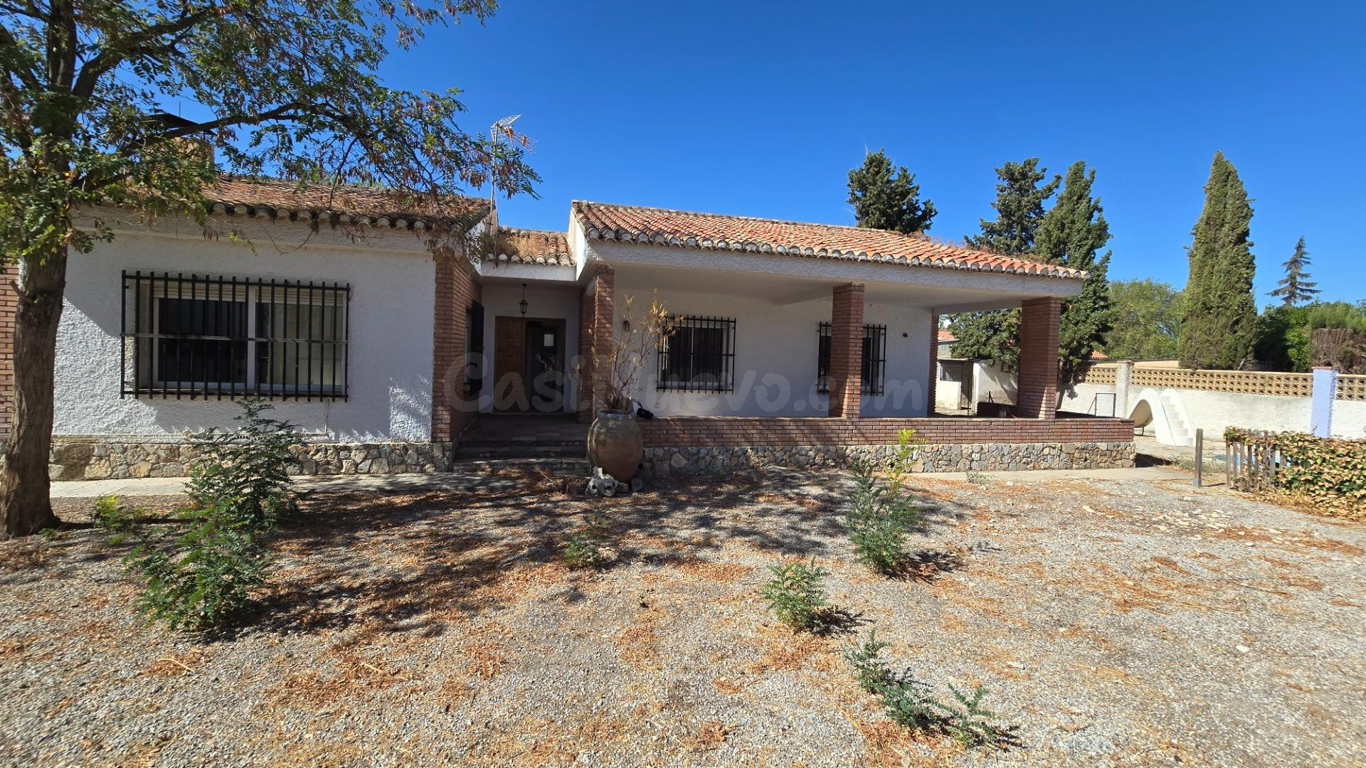 Amplia Casa en Las Gabias con Potencial de Reforma y Excelente Ubicación - foto 2