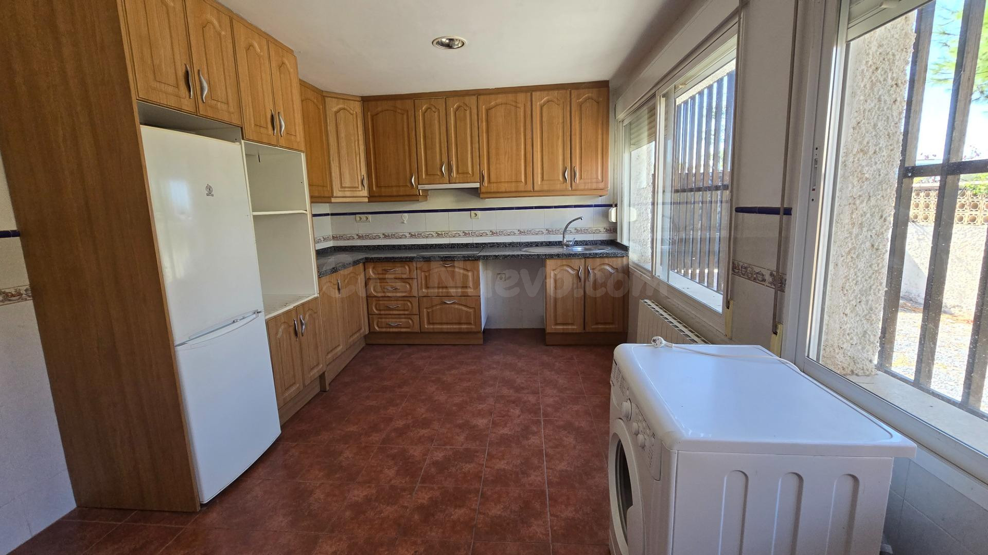 Amplia Casa en Las Gabias con Potencial de Reforma y Excelente Ubicación - foto 4