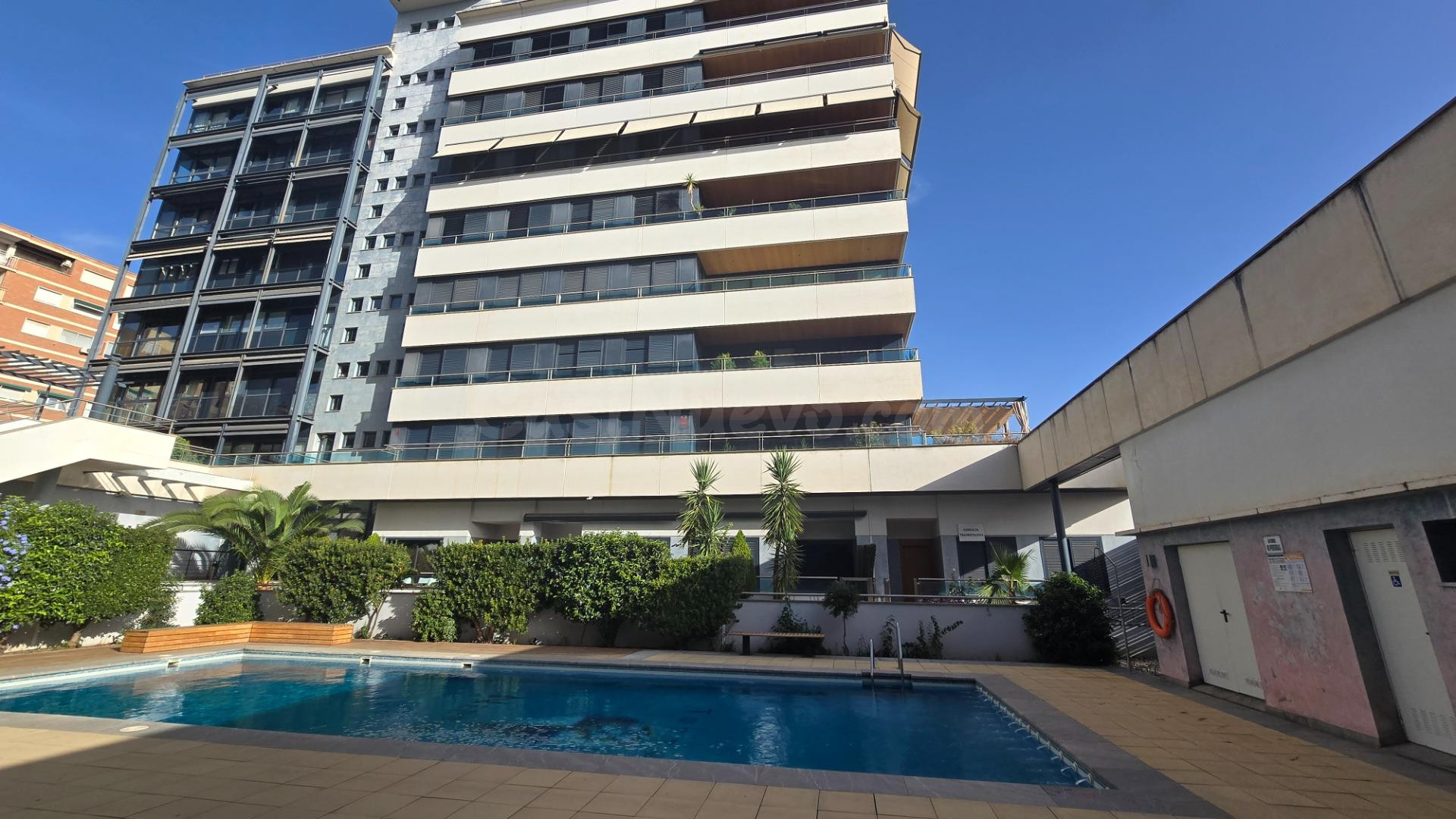 Espléndido Piso en Granada - Arabial con Piscina y Parking