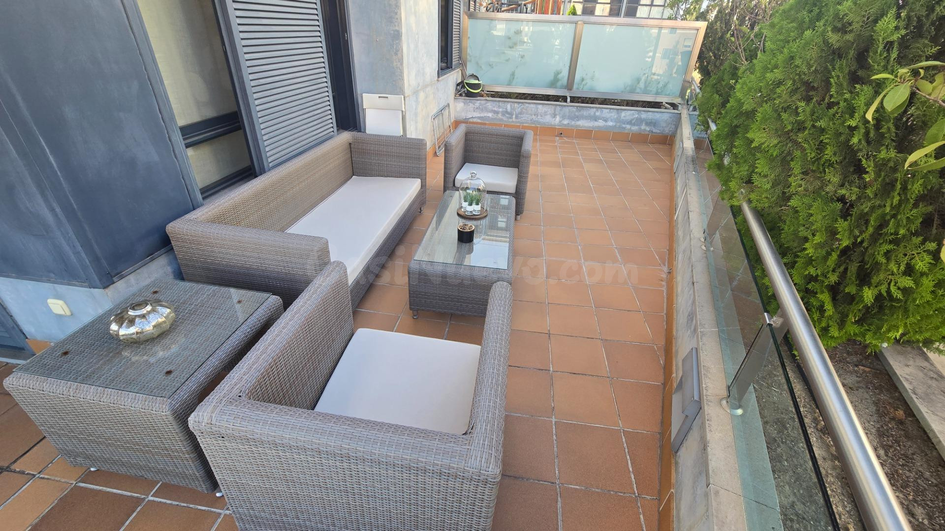 Espléndido Piso en Granada - Arabial con Piscina y Parking - foto 3