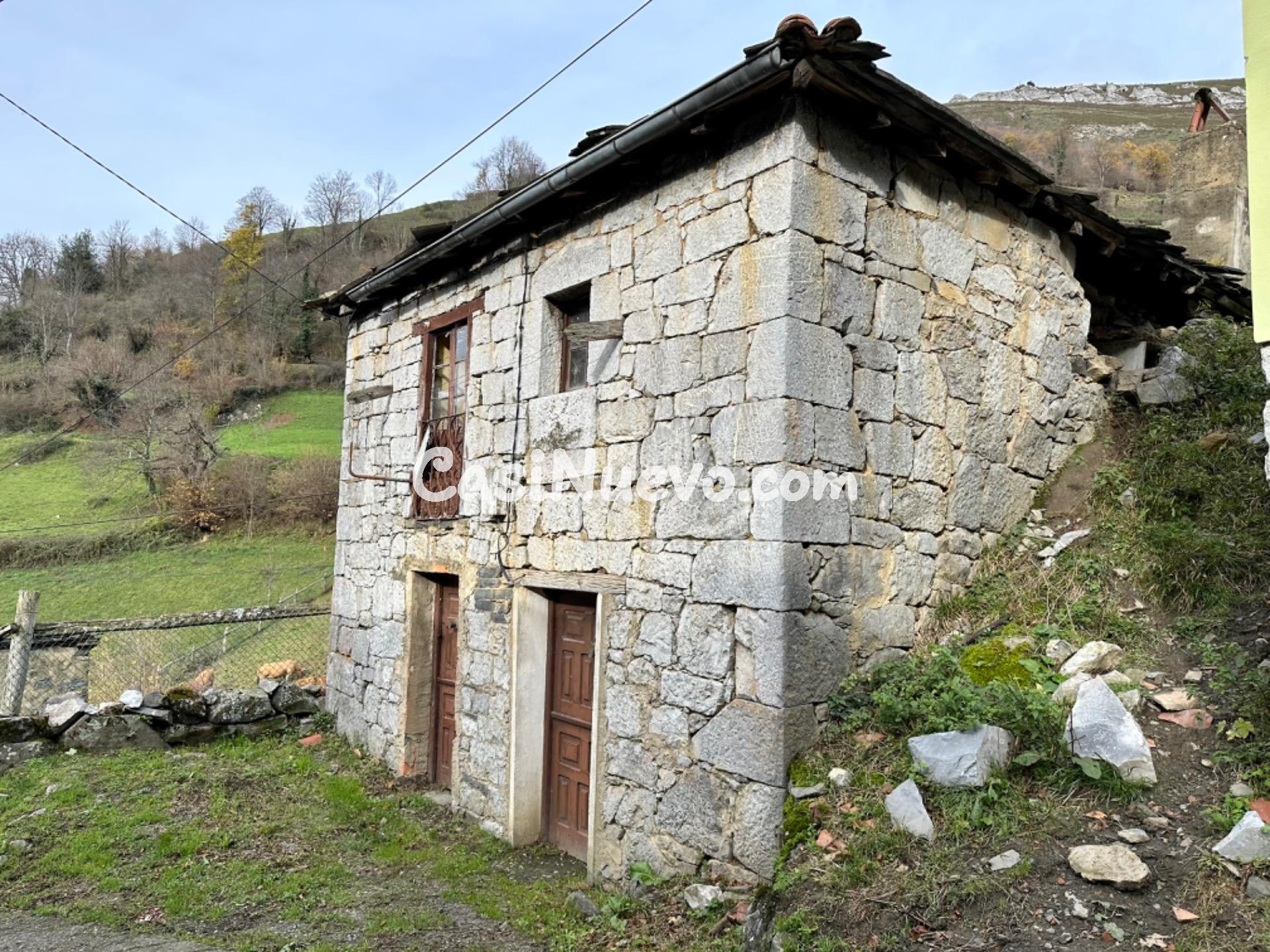 CASA DE PIEDRA PARA REFORMAR EN EL PUEBLO DE RIOALLER, PRINC - foto 2