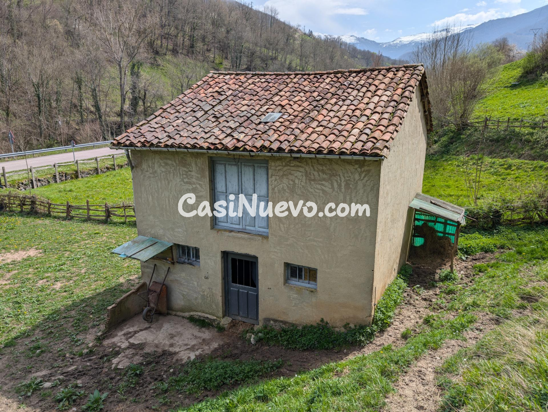 CUADRA CON FINCA DE 3000 M2 EN CASOMERA ALLER - foto 2
