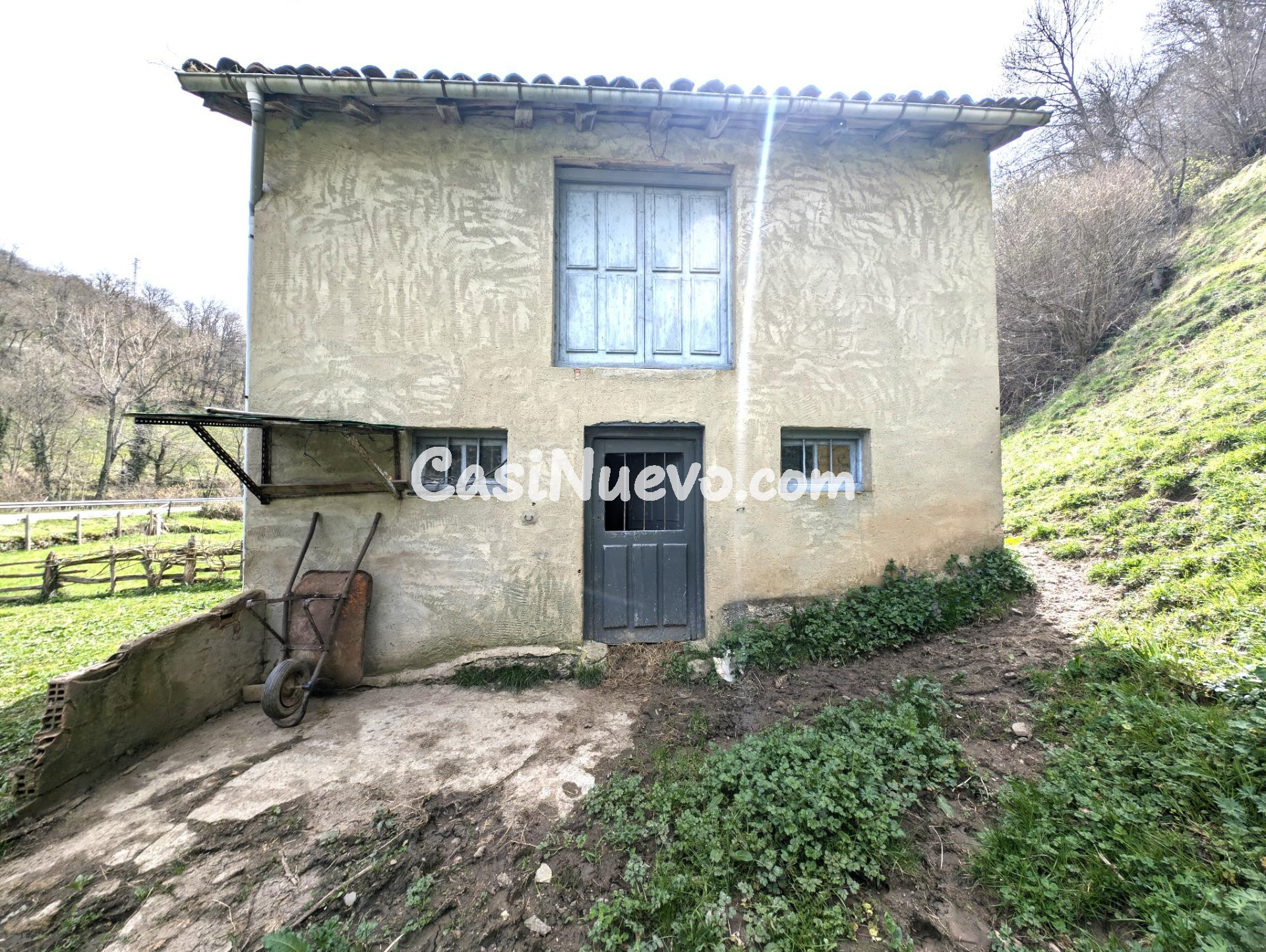 CUADRA CON FINCA DE 3000 M2 EN CASOMERA ALLER - foto 7