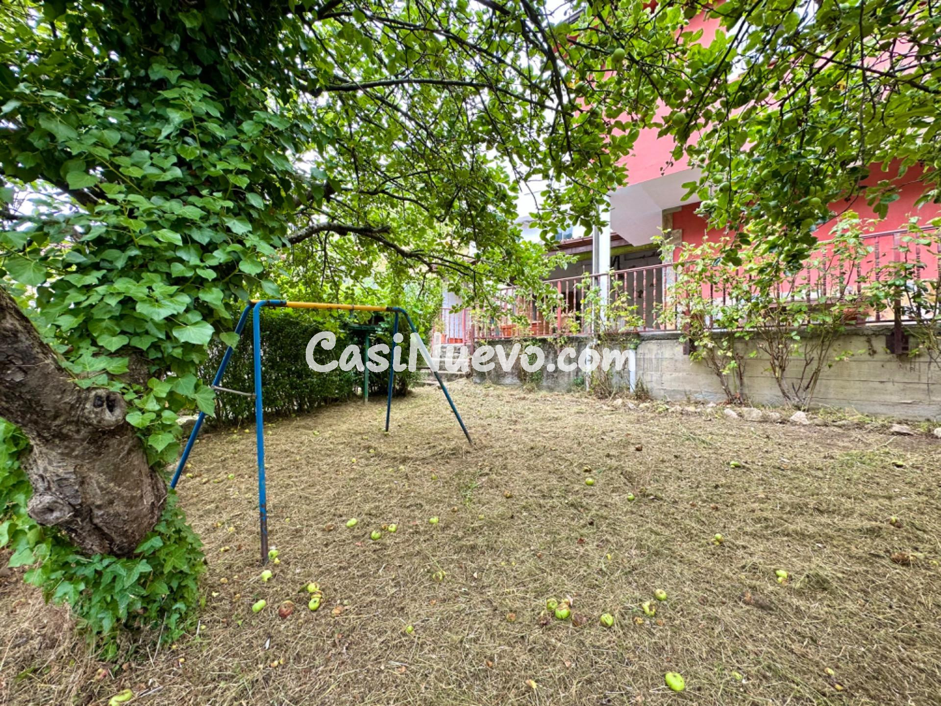 CASA DE 3 PLANTAS CON JARDIN, PARCELA URBANA Y GARAJE. EN LL - foto 3