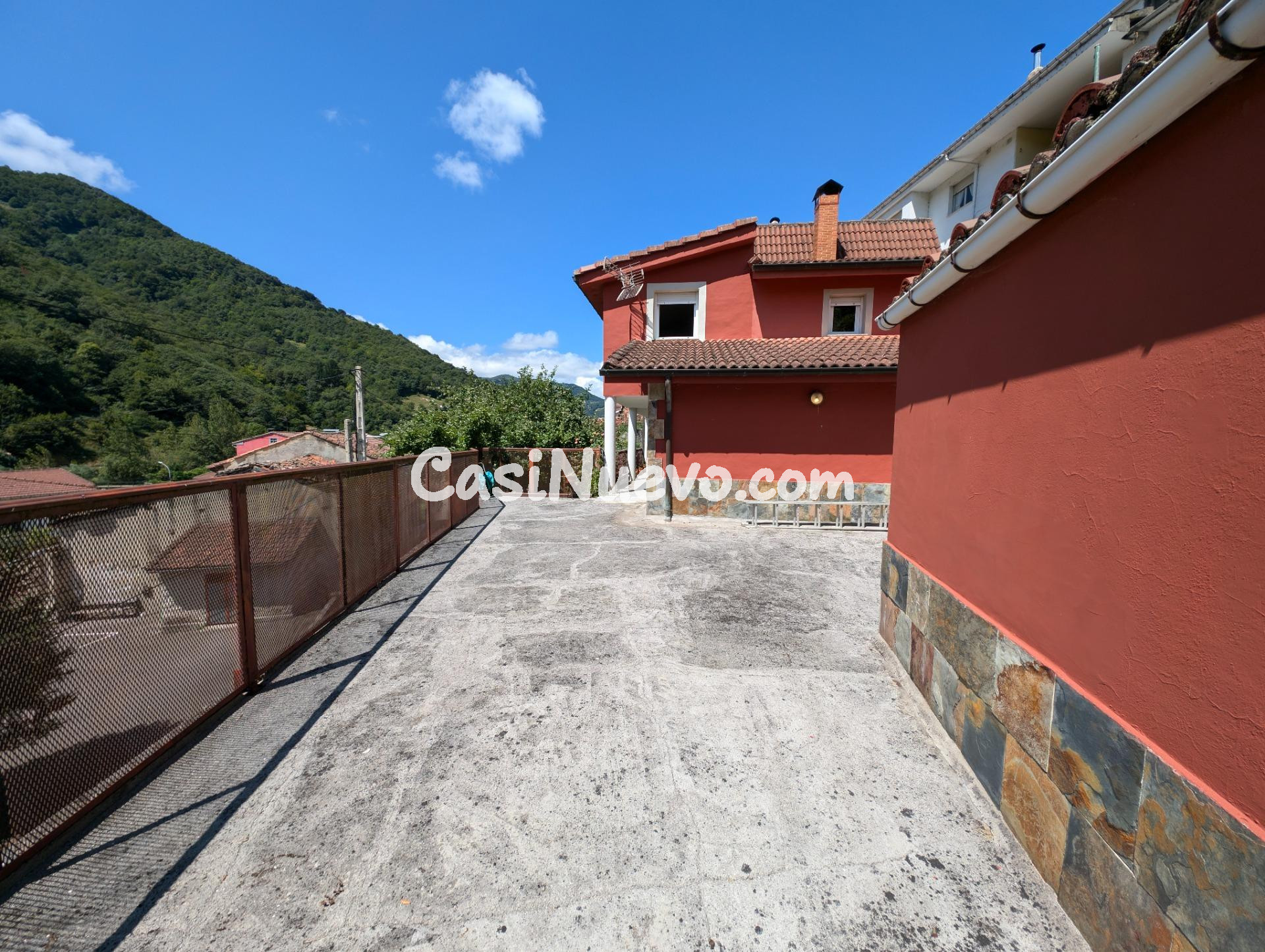 CASA DE 3 PLANTAS CON JARDIN, PARCELA URBANA Y GARAJE. EN LL - foto 7