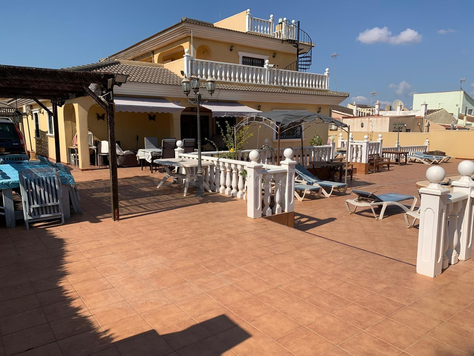VILLA INDEPENDIENTE DE 6 DORMITORIOS CON PISCINA PRIVADA - Z - foto 3