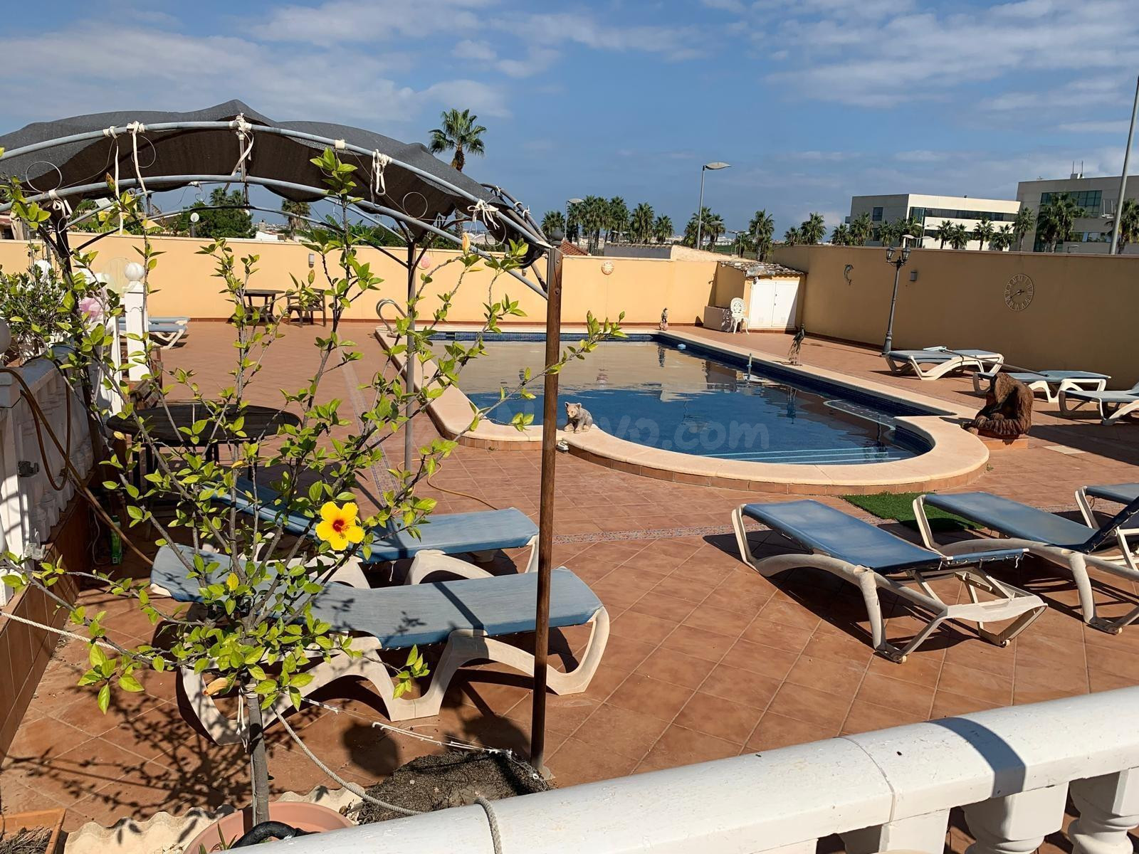 VILLA INDEPENDIENTE DE 6 DORMITORIOS CON PISCINA PRIVADA - Z - foto 4