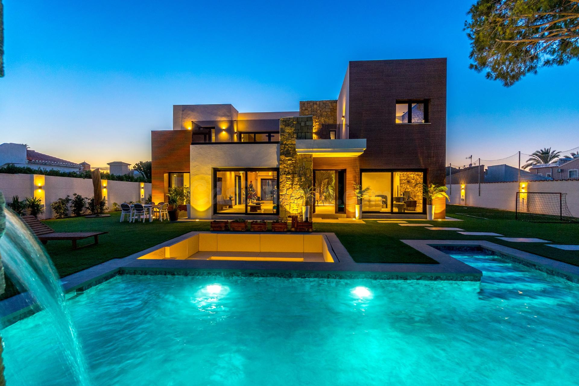 IMPRESIONANTE VILLA DE LUJO EN TORRETA FLORIDA