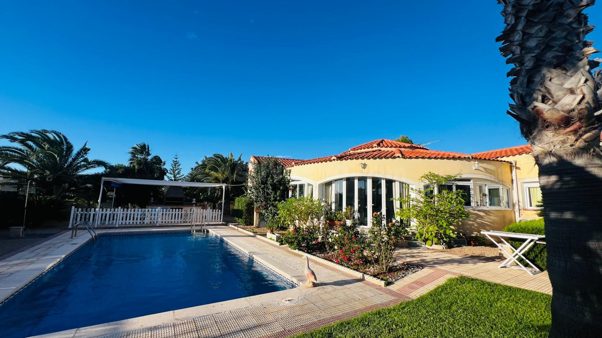 Chalet con encanto en Miami Playa - foto 2