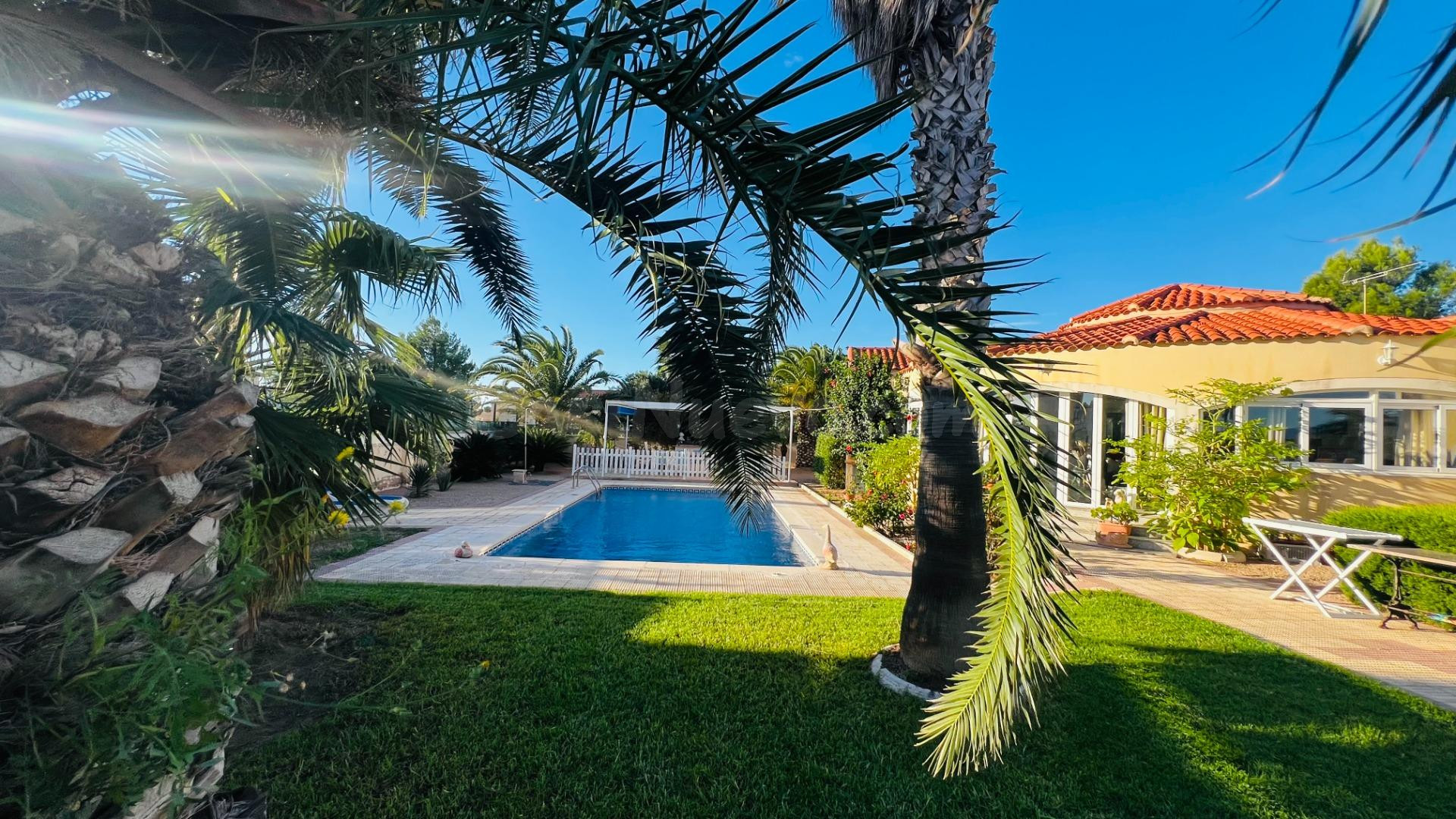 Chalet con encanto en Miami Playa - foto 3