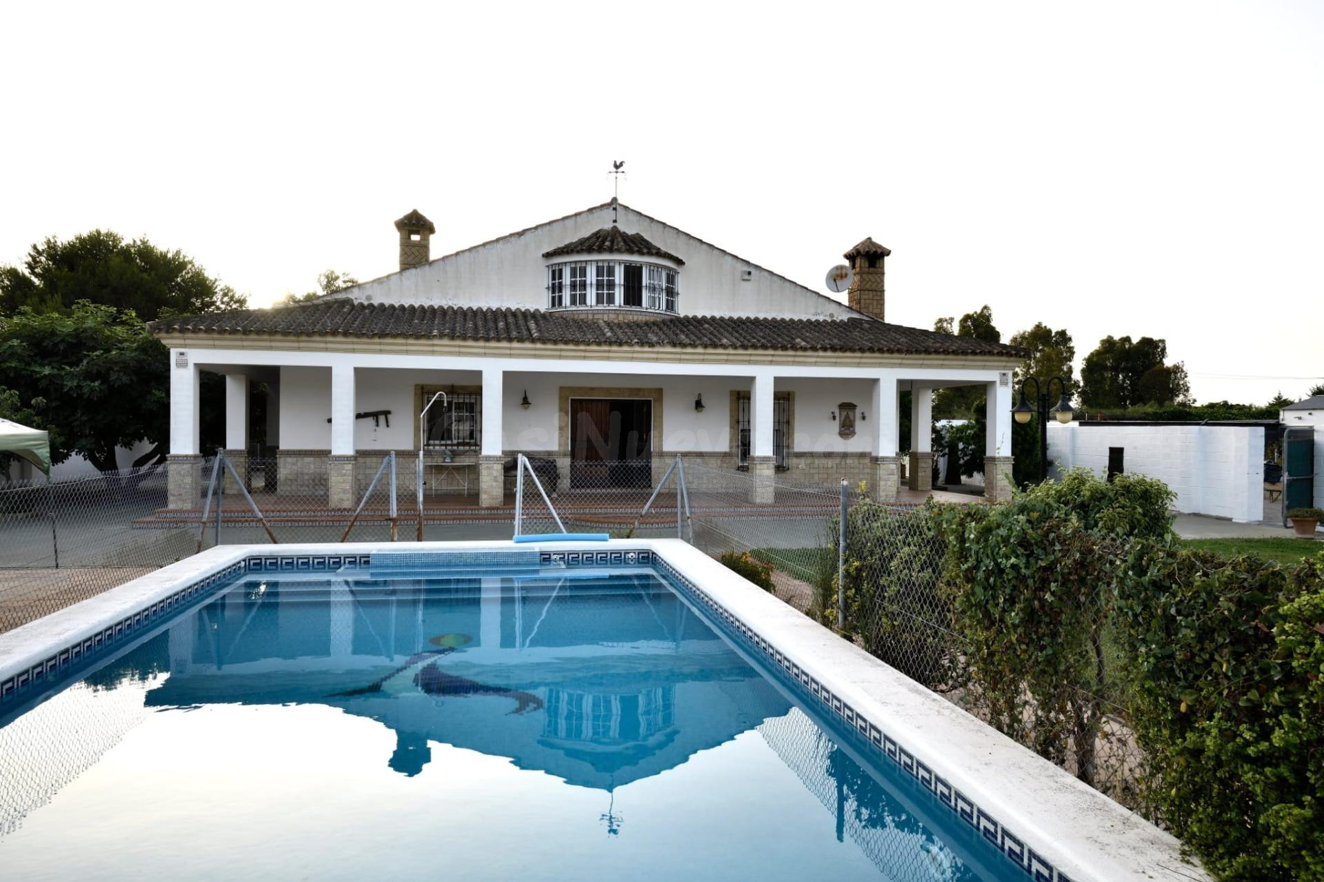 ALSOL VENDE Exclusivo chalet independiente con piscina en pa