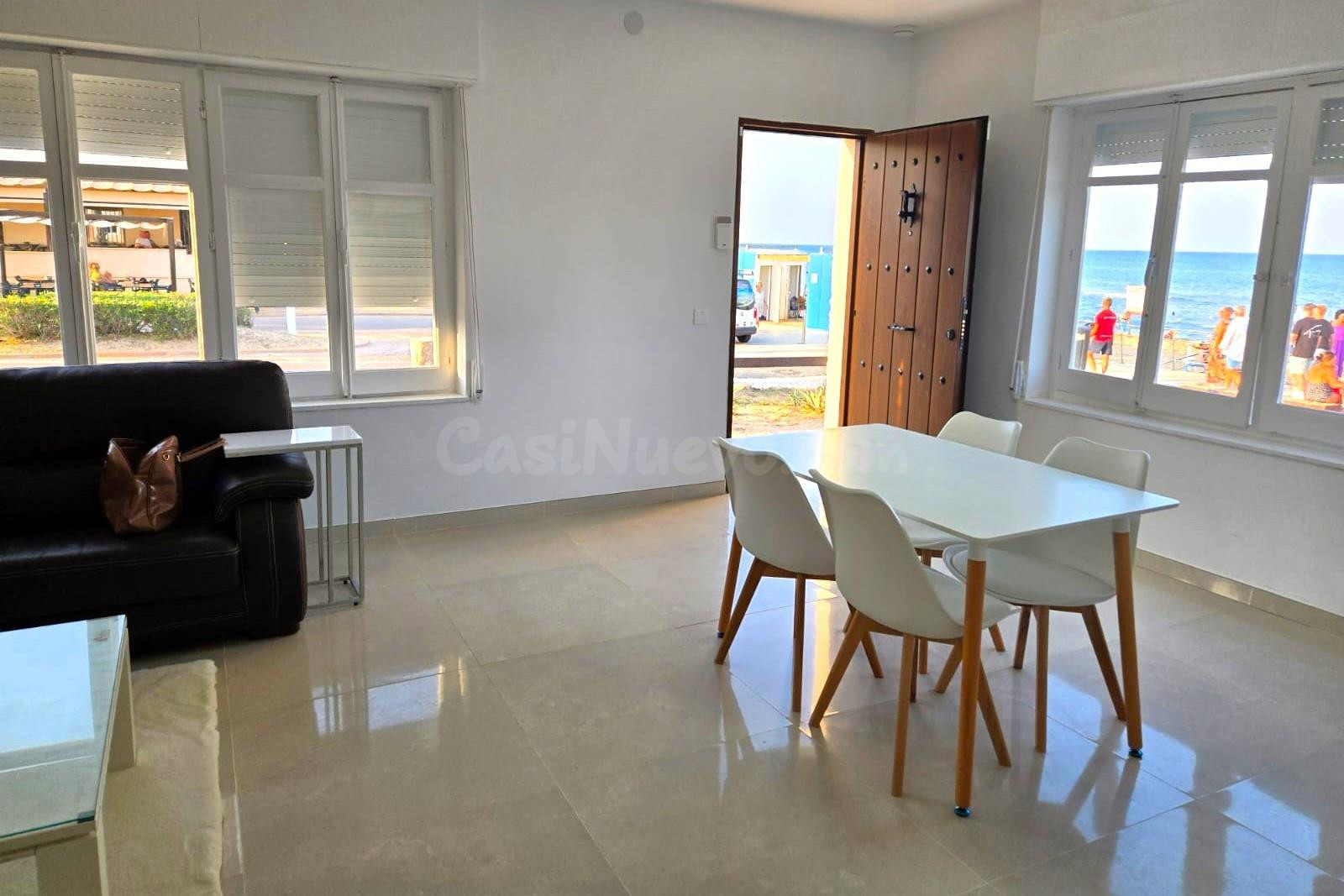 Oportunidad única en primera línea de La Mata: casa con parc - foto 4