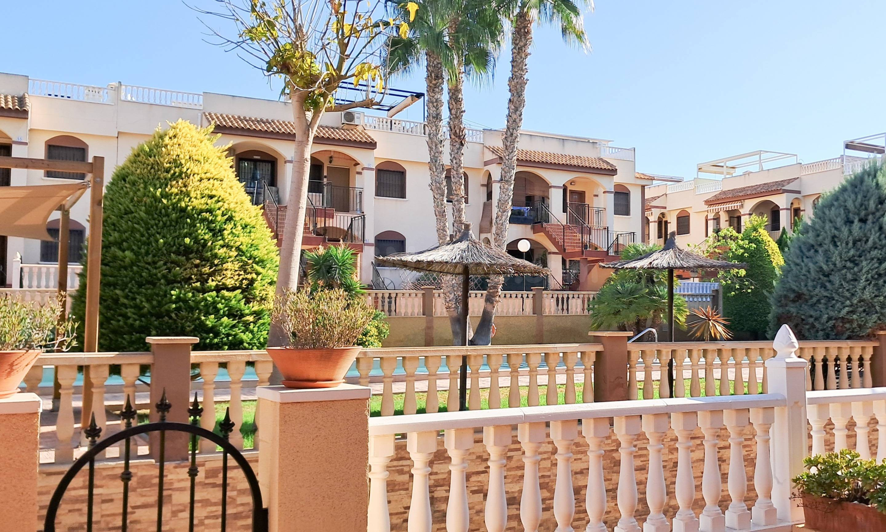 Encantador apartamento de 2 dormitorios en planta baja con v