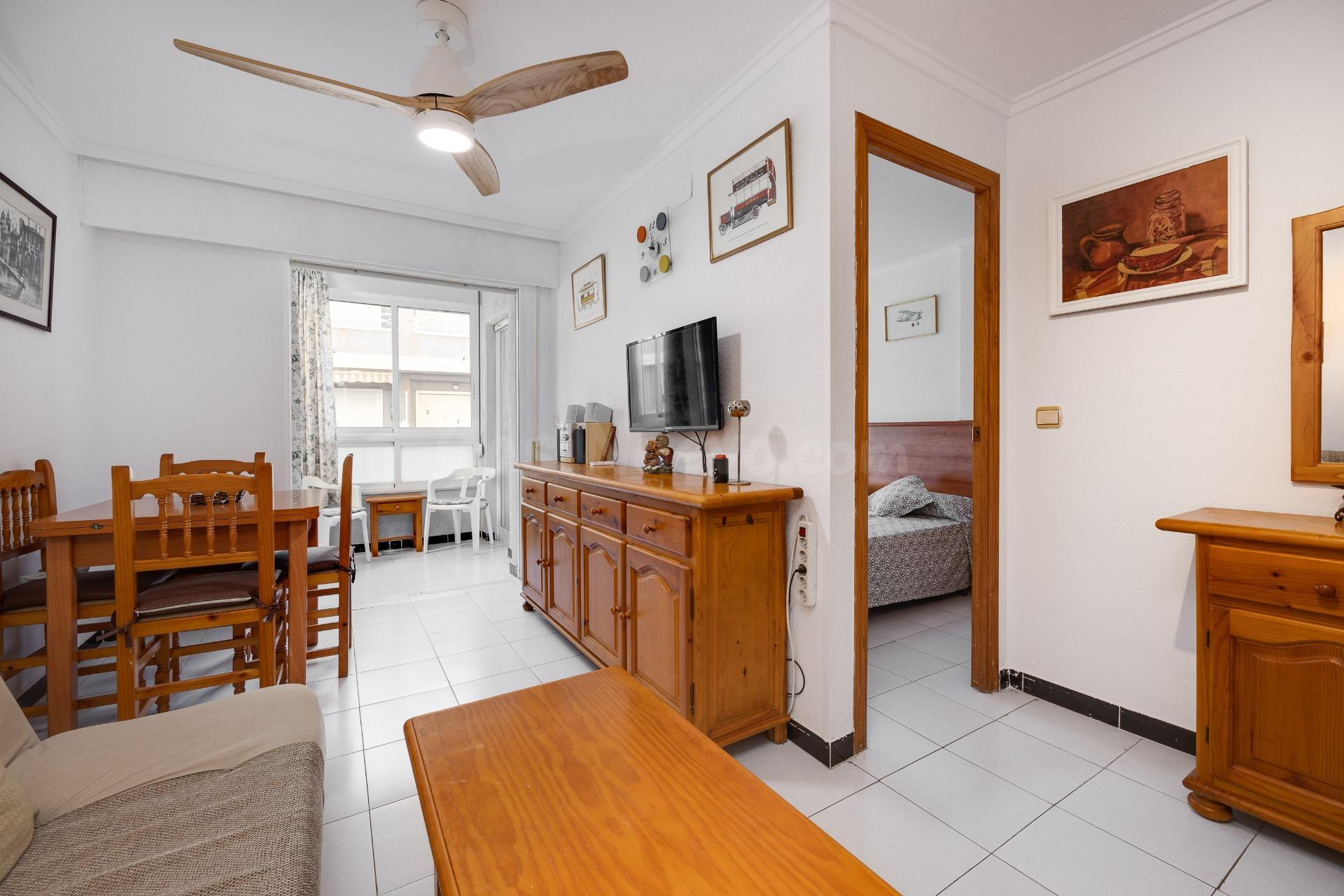 Apartamento de dos dormitorios, con garaje y trastero en res