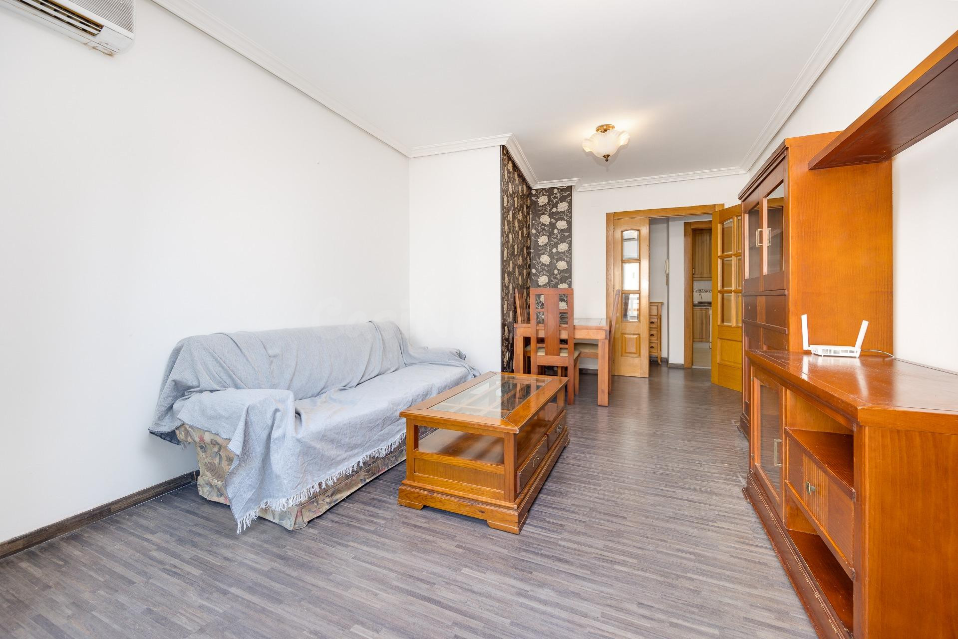 AMPLIO APARTAMENTO DE 3 DORMITORIOS CON TERRAZA Y TRASTERO E