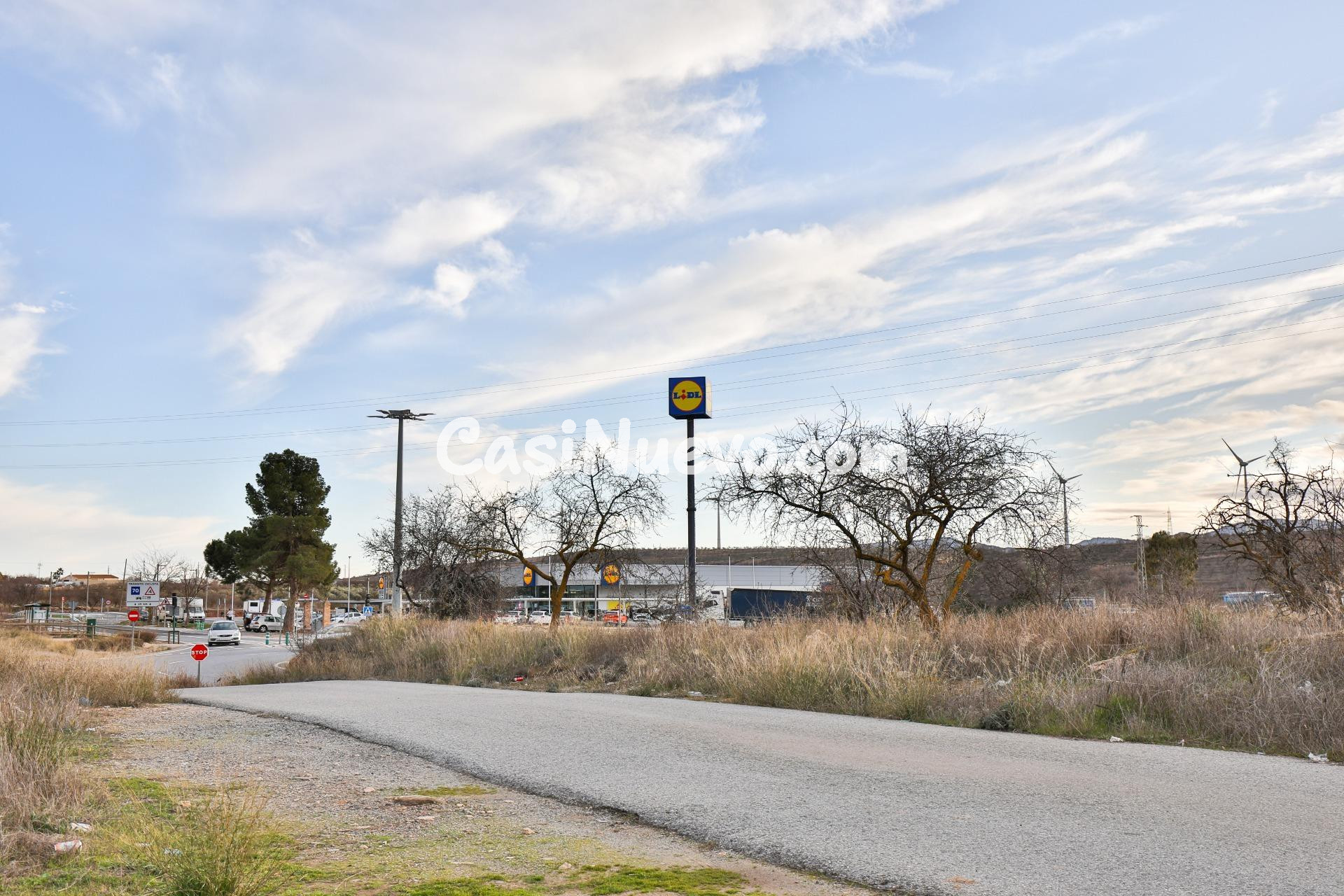 Más de 3000 metros de suelo Urbanizable Industrial frente a  - foto 2