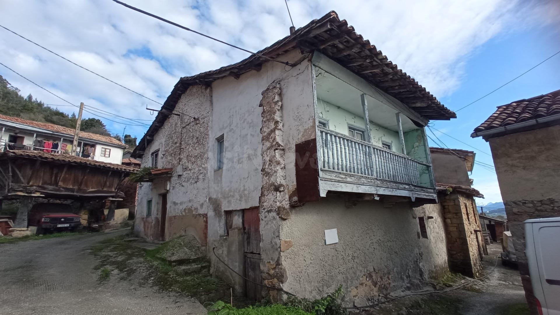 CASA DE PUEBLO EN SARIEGO