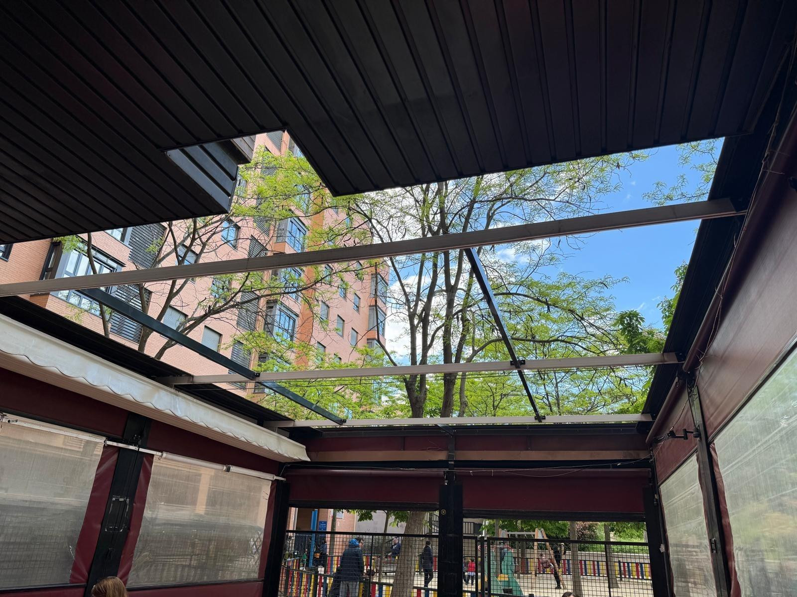 SE VENDE EN EXCLUSIVA RESTAURANTE CON 3 TERRAZAS PALACIO DE HIELO - foto 2