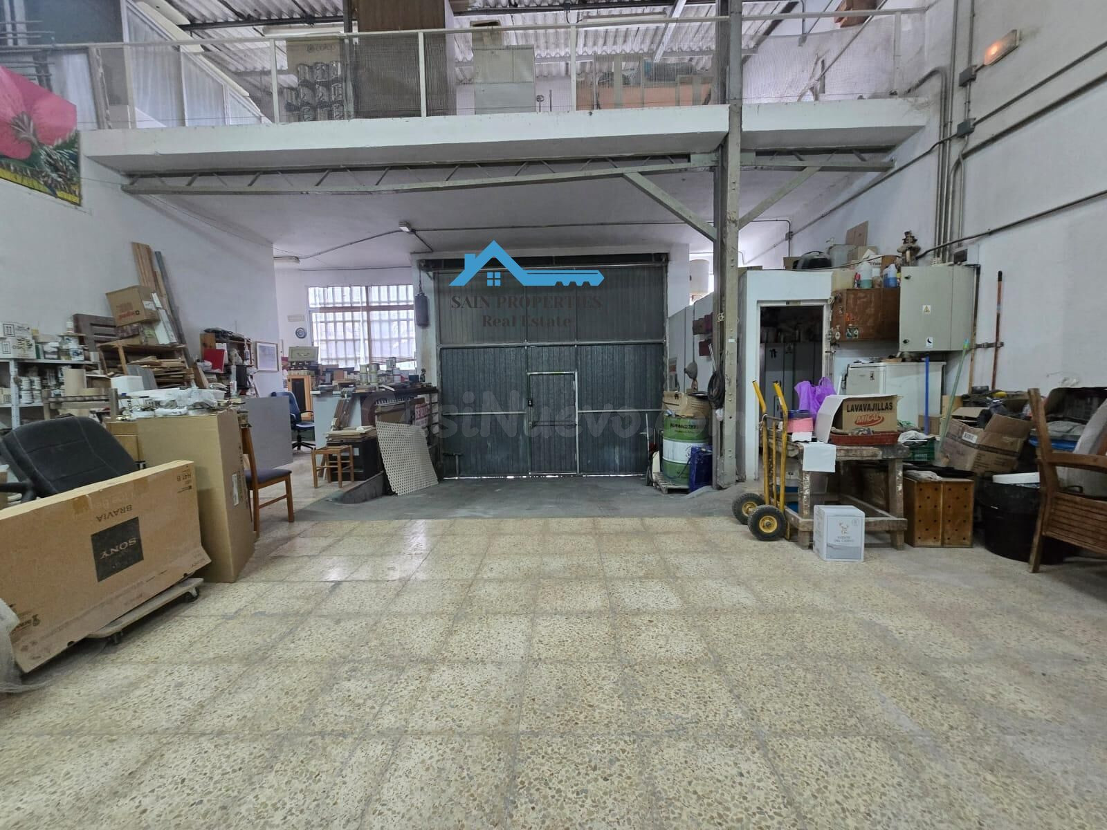 Nave industrial totalmente equipada con altillos, cabinas de pintado y despacho en Altea - foto 3
