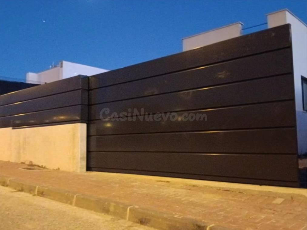 Tu Refugio Perfecto: Chalet en Urbanización Los Conejos - foto 2