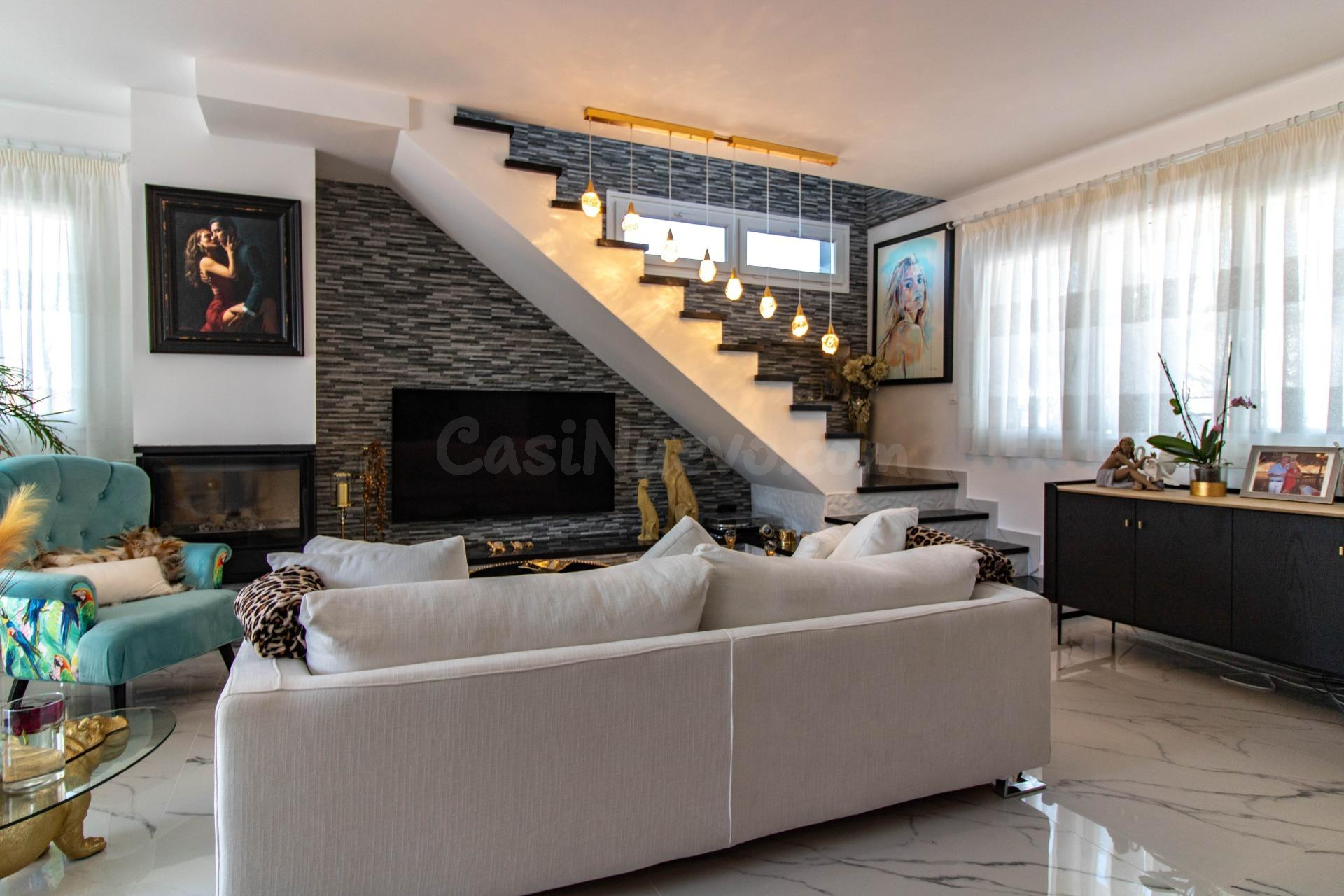 "Villa de Lujo de Estilo Moderno con Piscina Propia en la Zo - foto 3