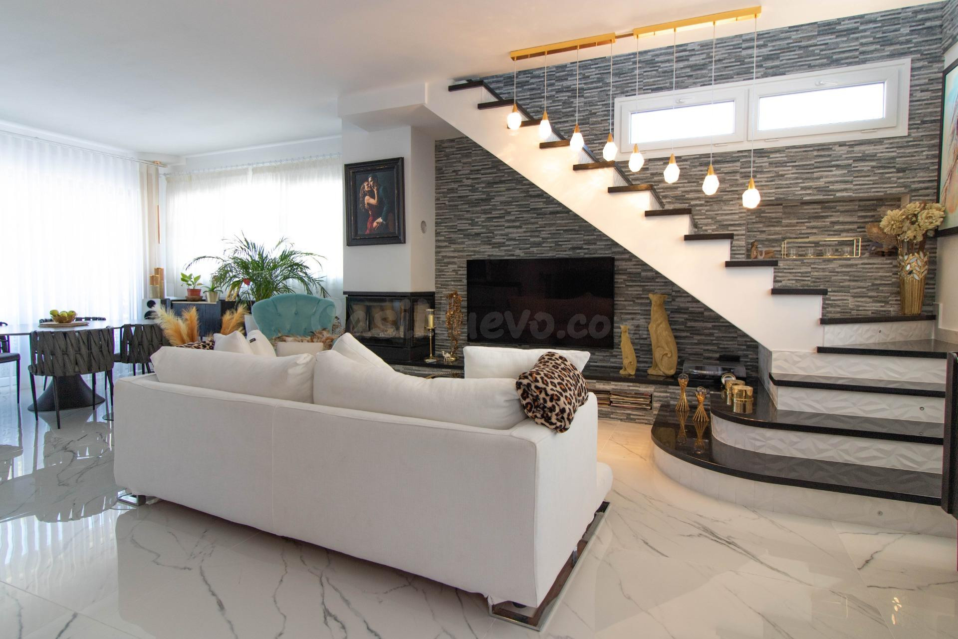 "Villa de Lujo de Estilo Moderno con Piscina Propia en la Zo - foto 4
