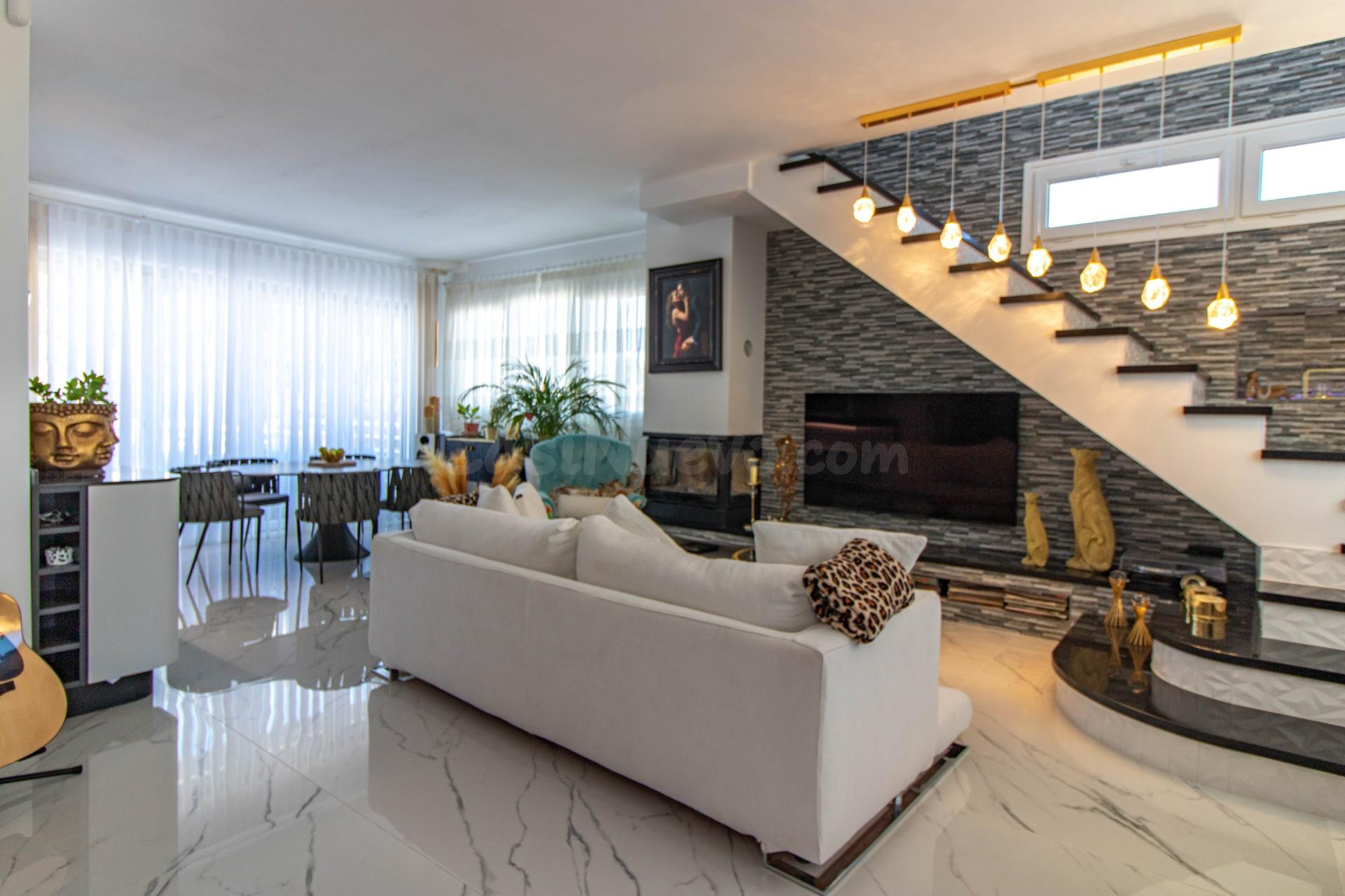 "Villa de Lujo de Estilo Moderno con Piscina Propia en la Zo - foto 5